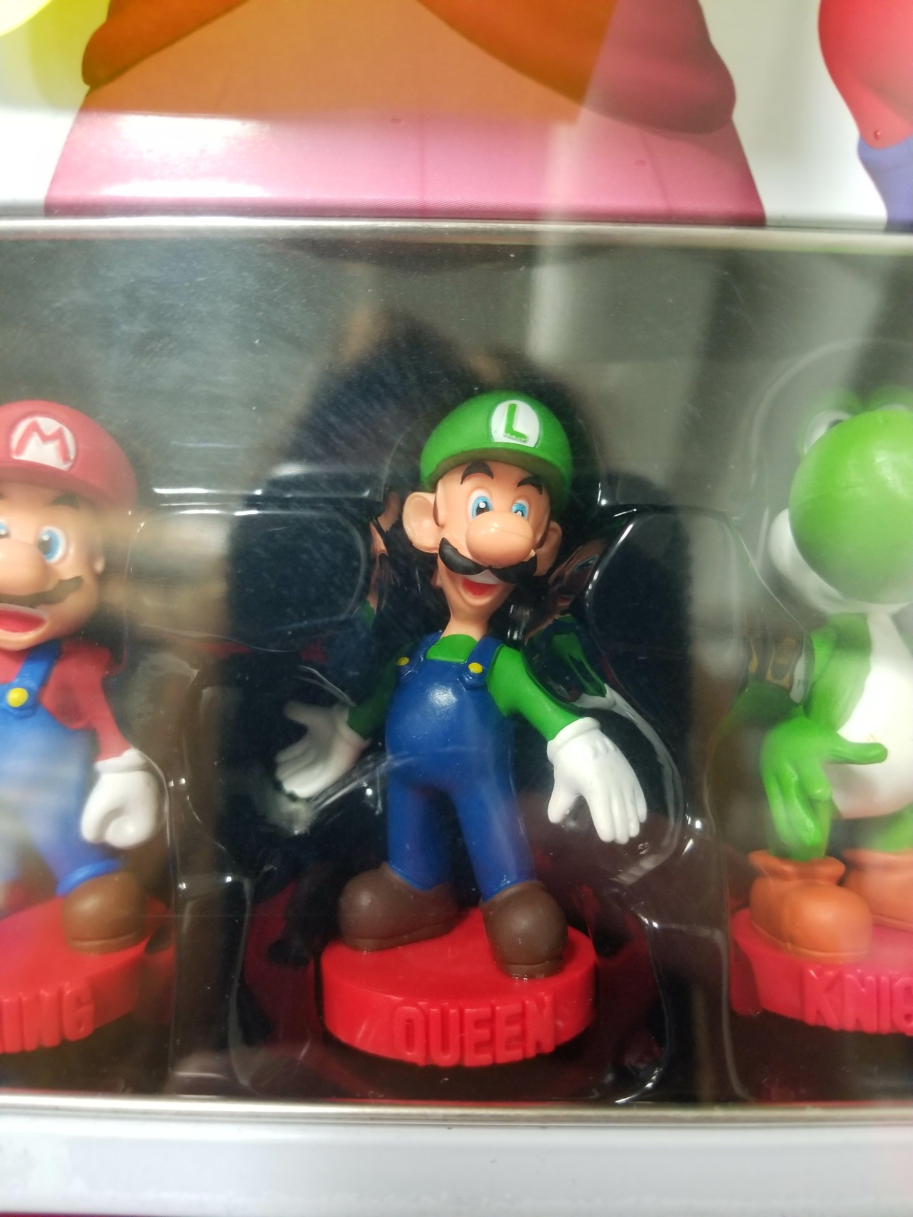 The queen in this Mario Chess set 😂 r/gaming