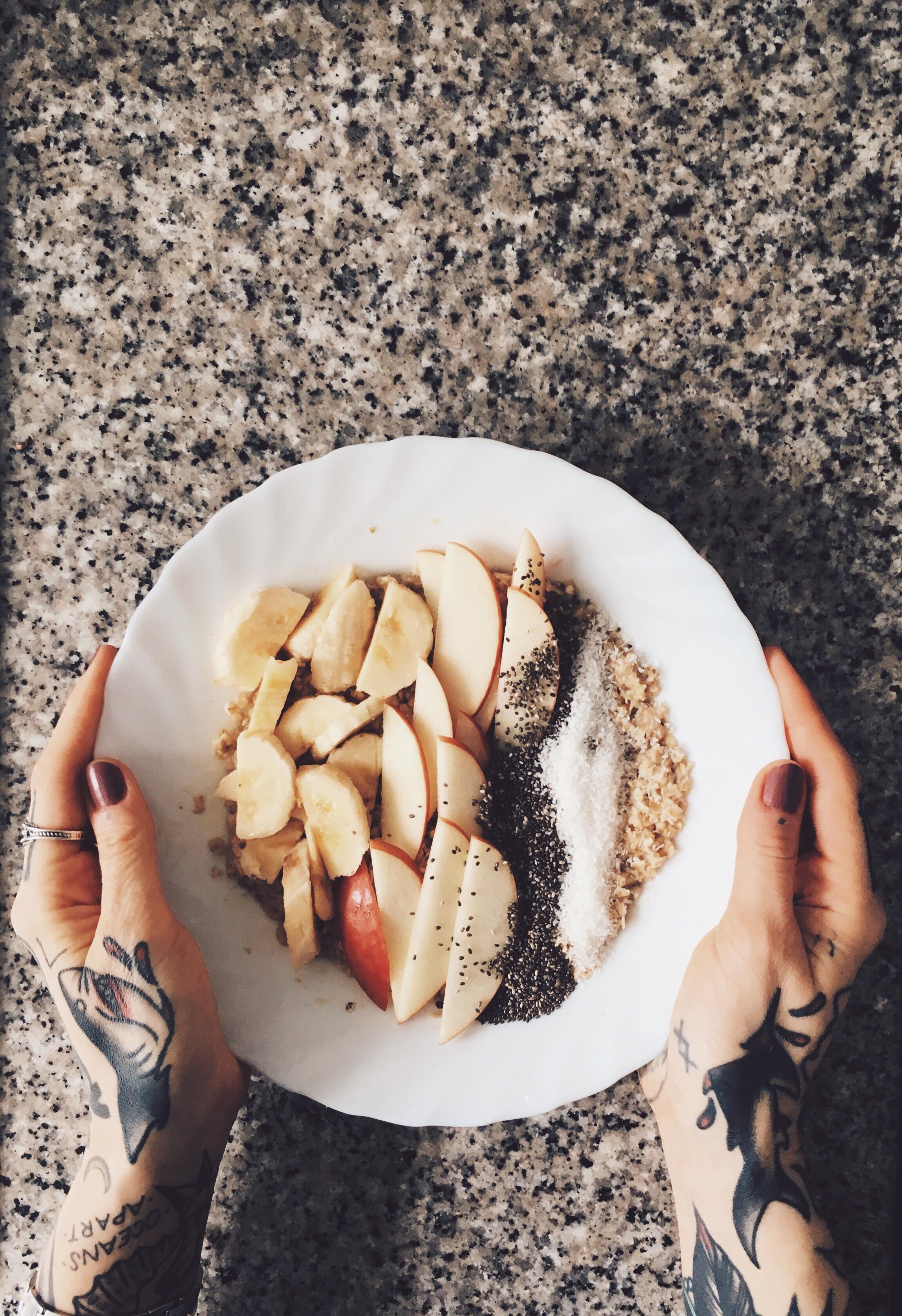 Trying to go vegan after 5 years vegetarian 🌱 Porridge with banana