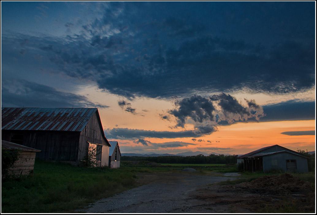 Ferrisburgh Vermont Hawkins Road Barn Sunset (1034x700 Reduced) [OC] r/vermont