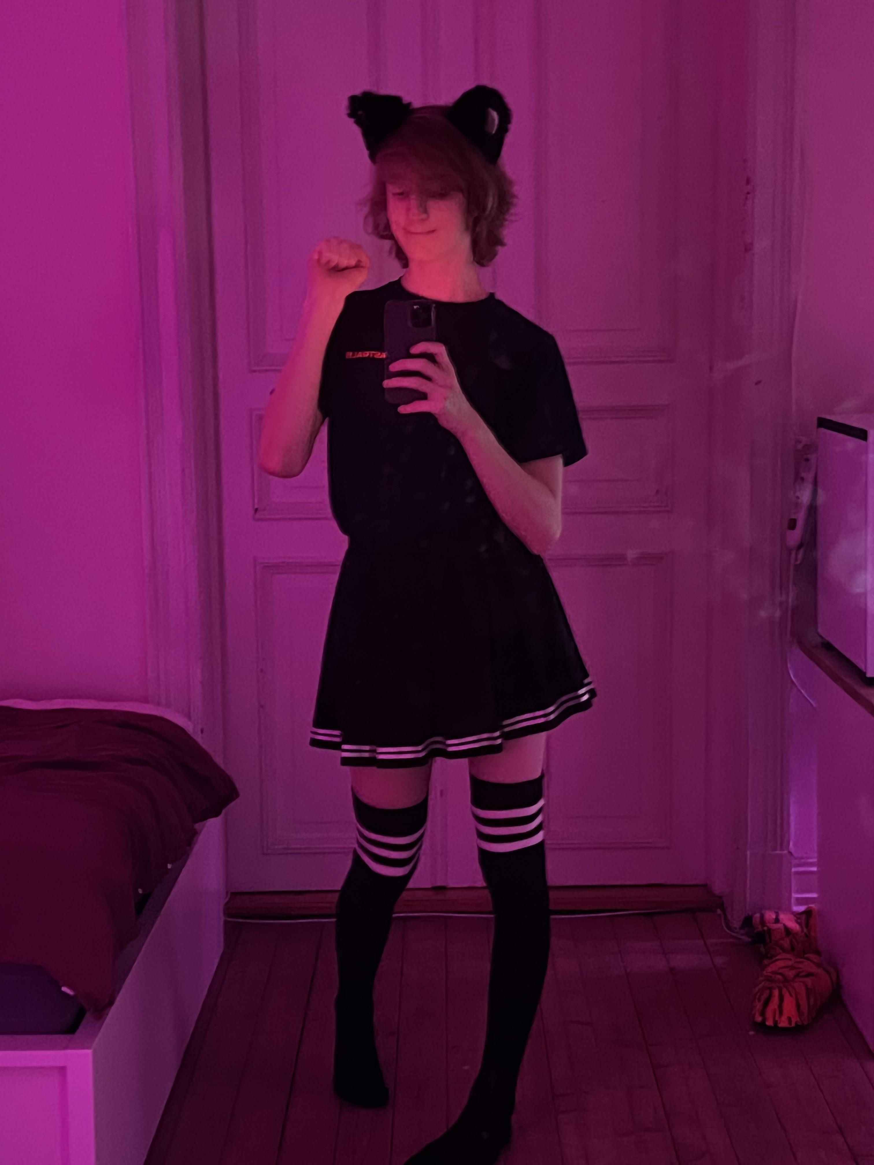 My first post here, how do i look?:3 : femboy