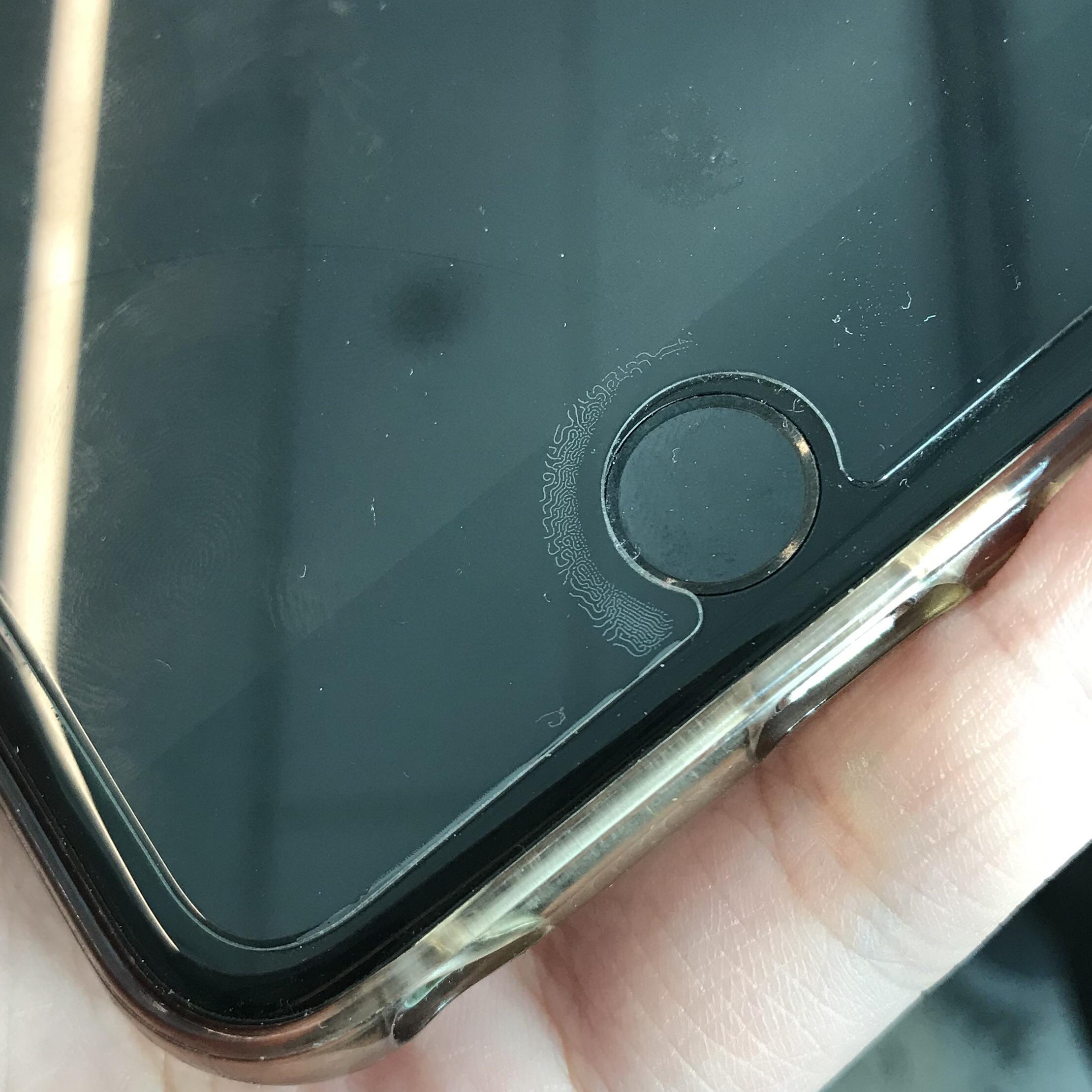 The air bubbles under my screen protector r/mildlyinteresting