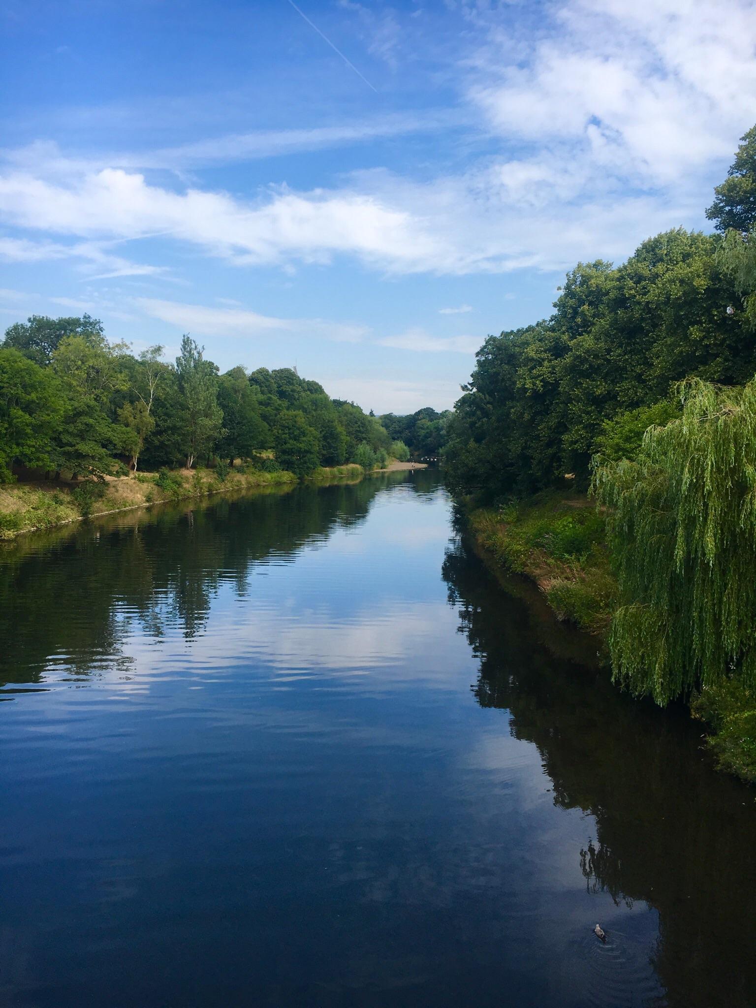 South Wales Cardiff Castle River [1334x750][OC] r/EarthPorn