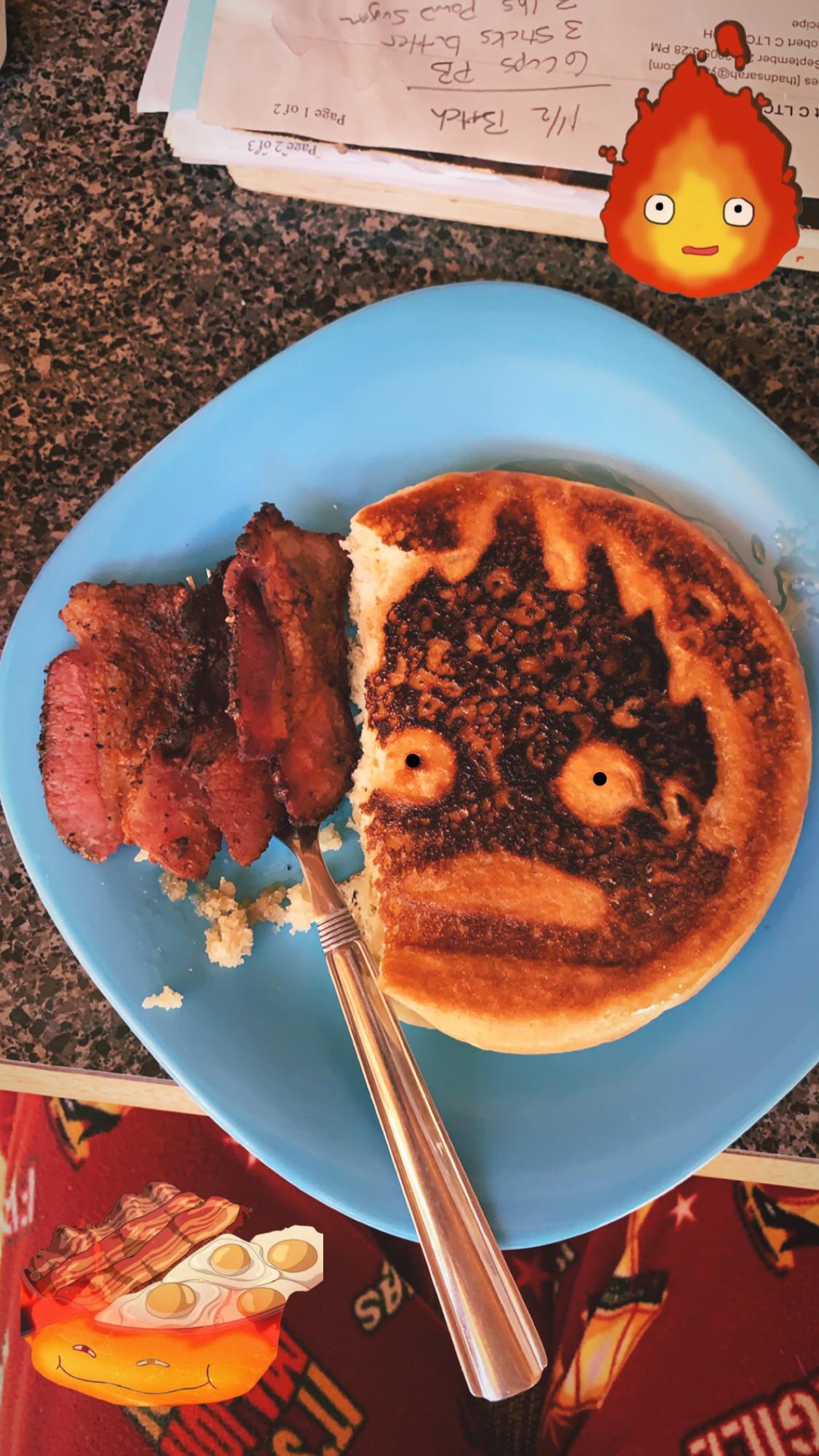 “May all your bacon (+ pancakes) burn” 🔥 🥓 🥞 I got this Calcifer skillet for Christmas, and this