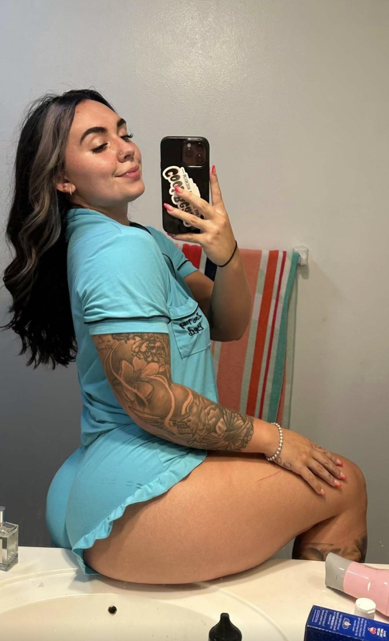 Abby Berner showing off that ass : jerkofftoceleb