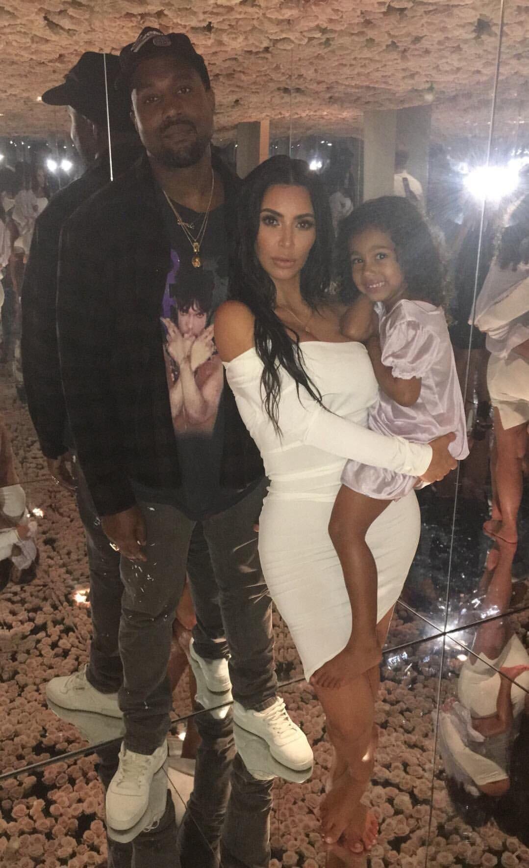 I need a room full of mirrors so I can be surrounded by winners r/Kanye