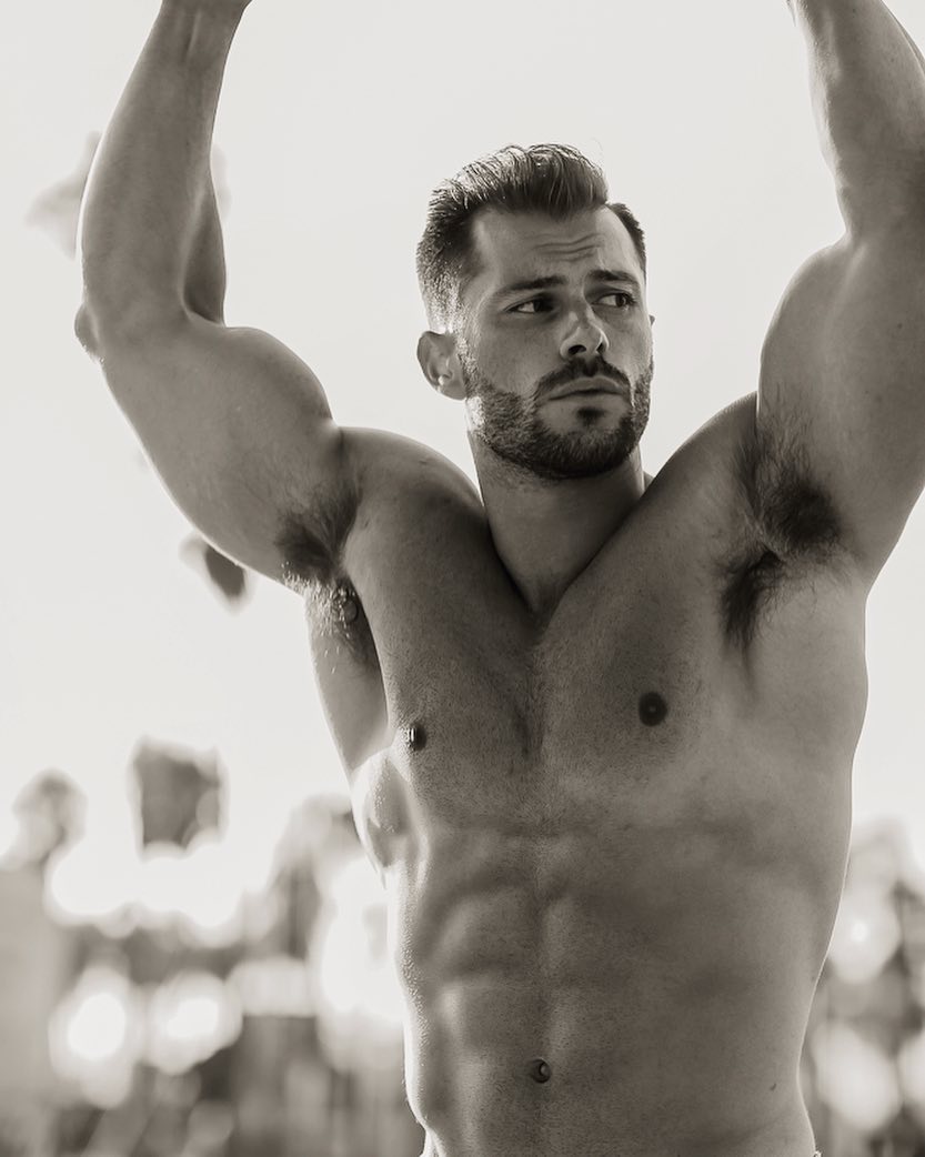 Nurse/model Quin Bruce : LadyBoners