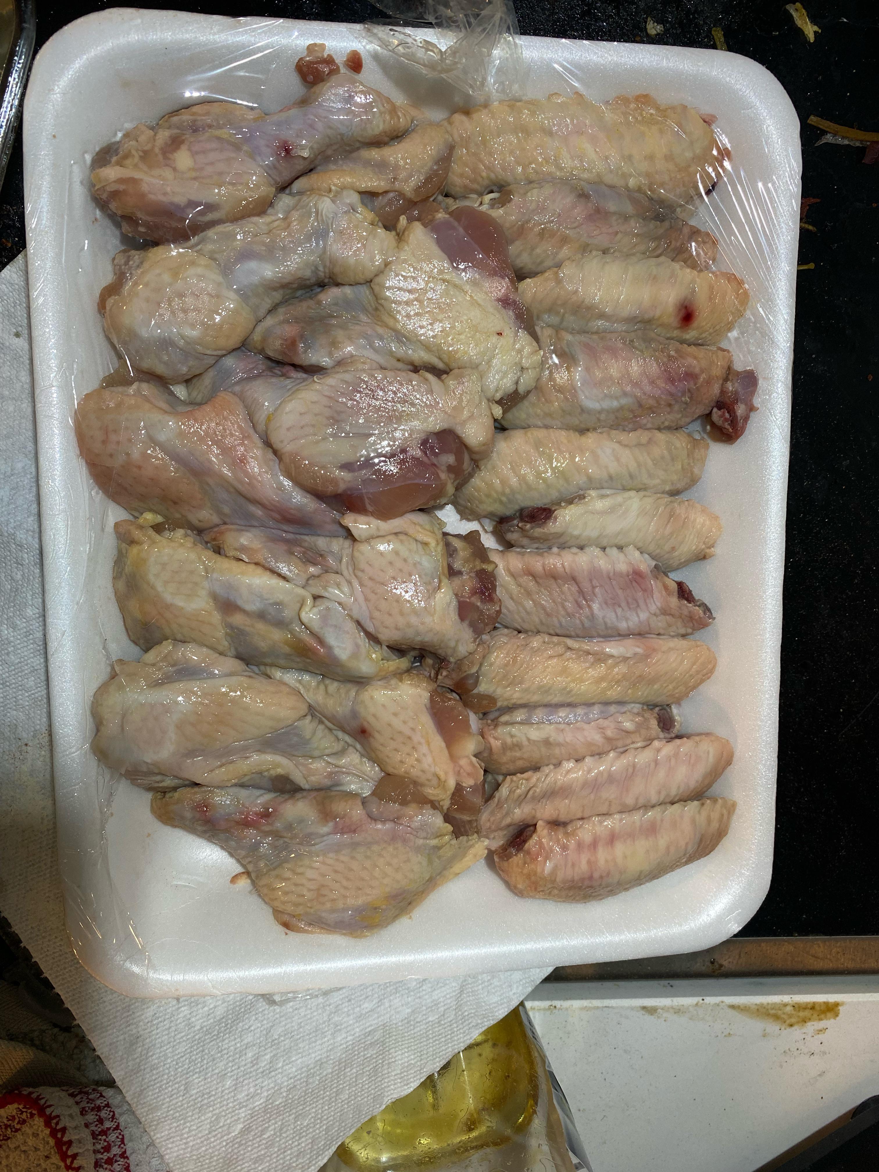 Defrosted my chicken in the fridge for 2 days, why does it look like this? r/CookingForOne