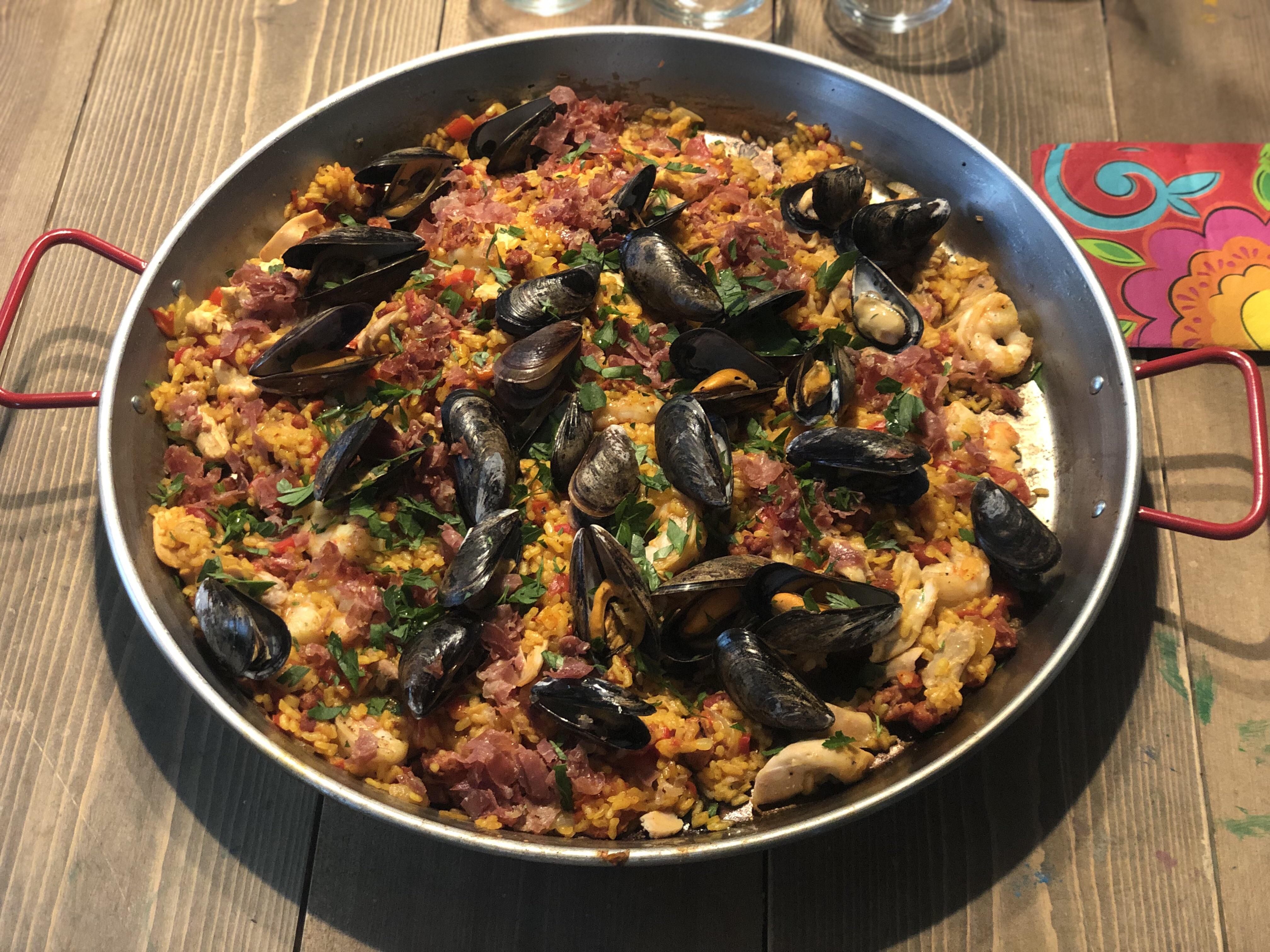 [Homemade] Paella Chorizo / Chicken / Mussels / Shrimp / Prosciutto