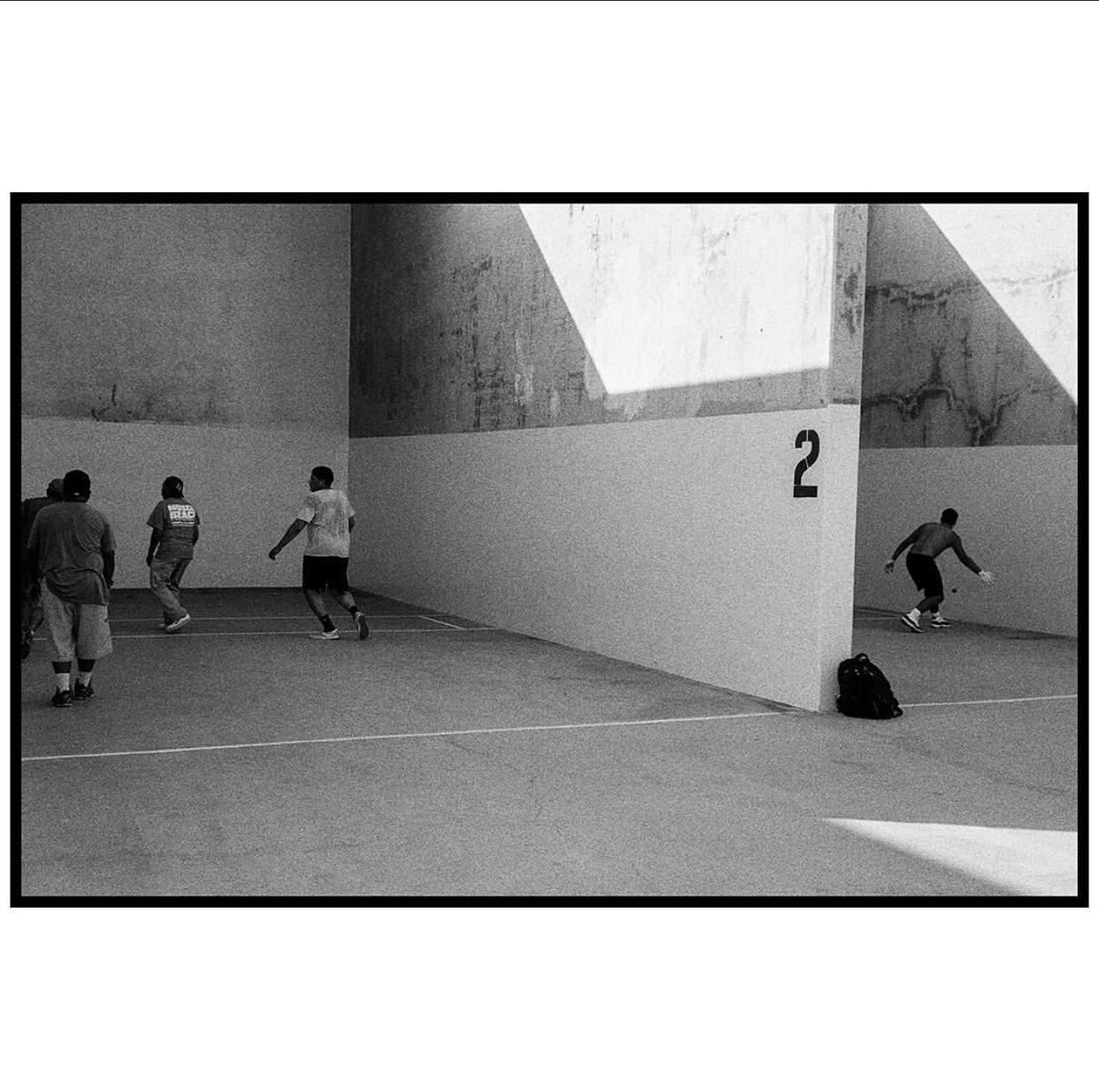 handball courts. venice beach, CA. Ilfordhp5 minoltaCLE 40mm r/analog
