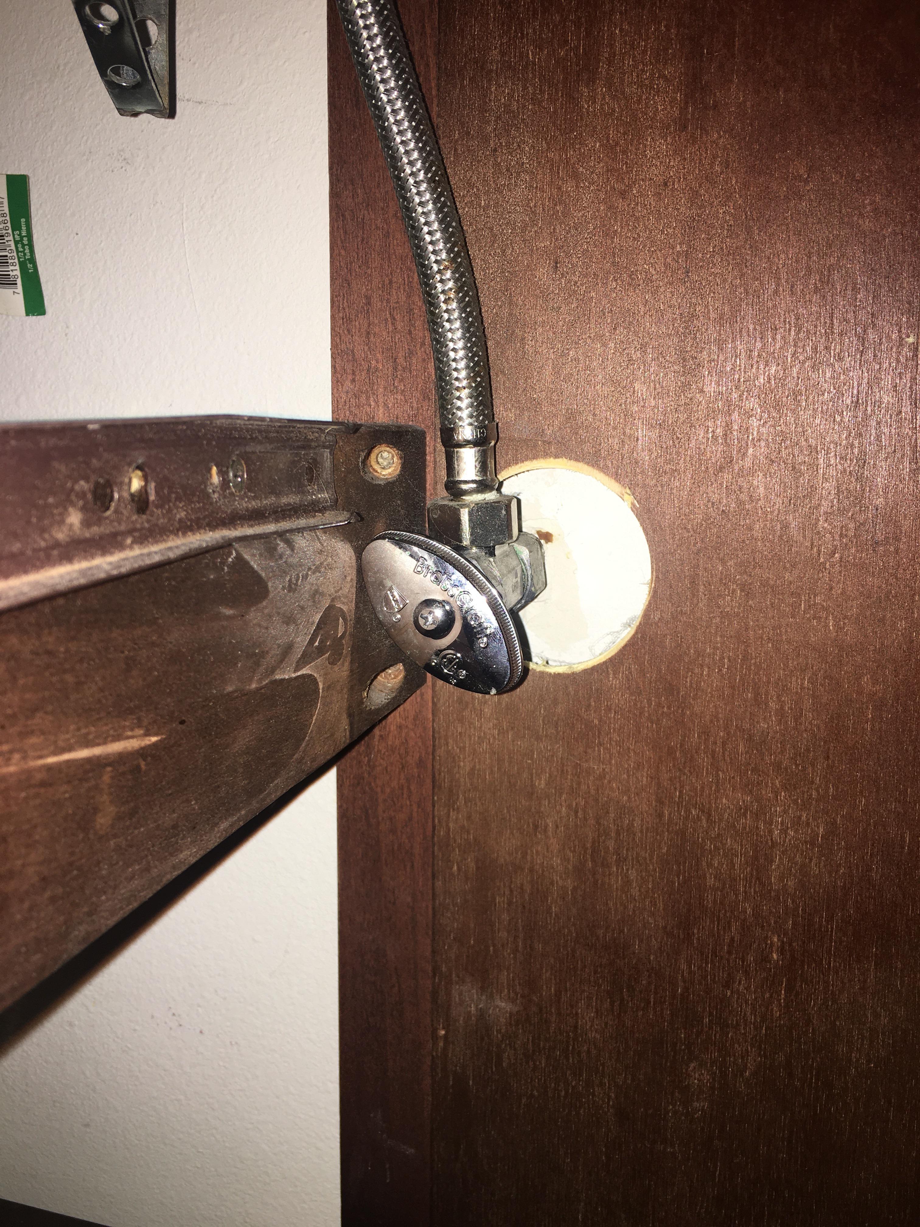 Can I unscrew this handle or will water go everywhere? r/Plumbing