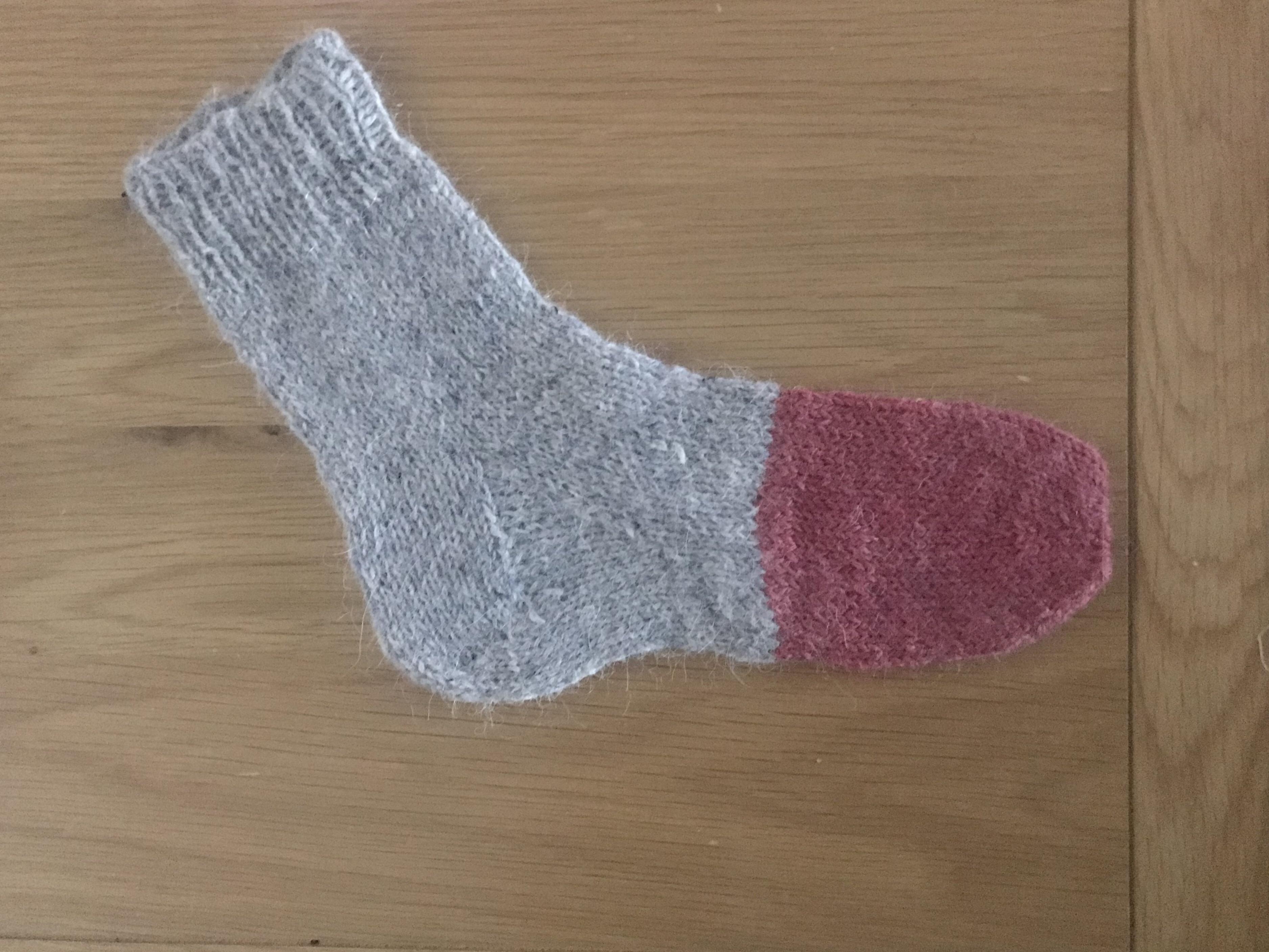 You guys! I knitted my first sock that actually looks like a sock! r