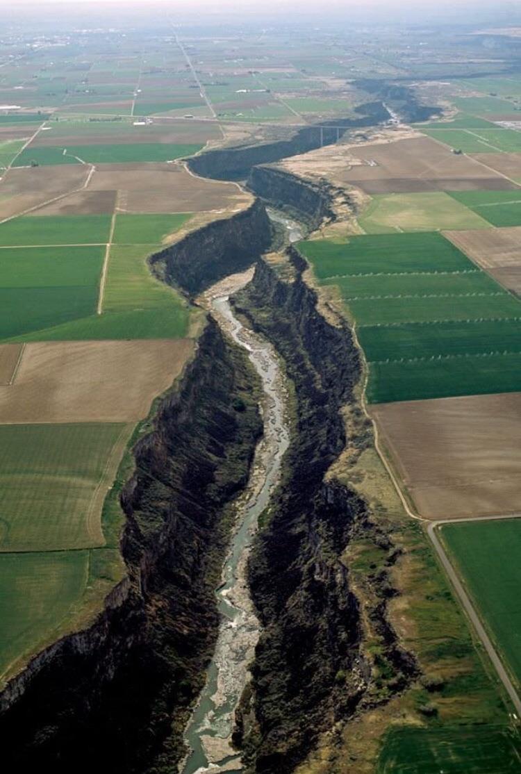 🔥 The Snake River in Idaho r/NatureIsFuckingLit