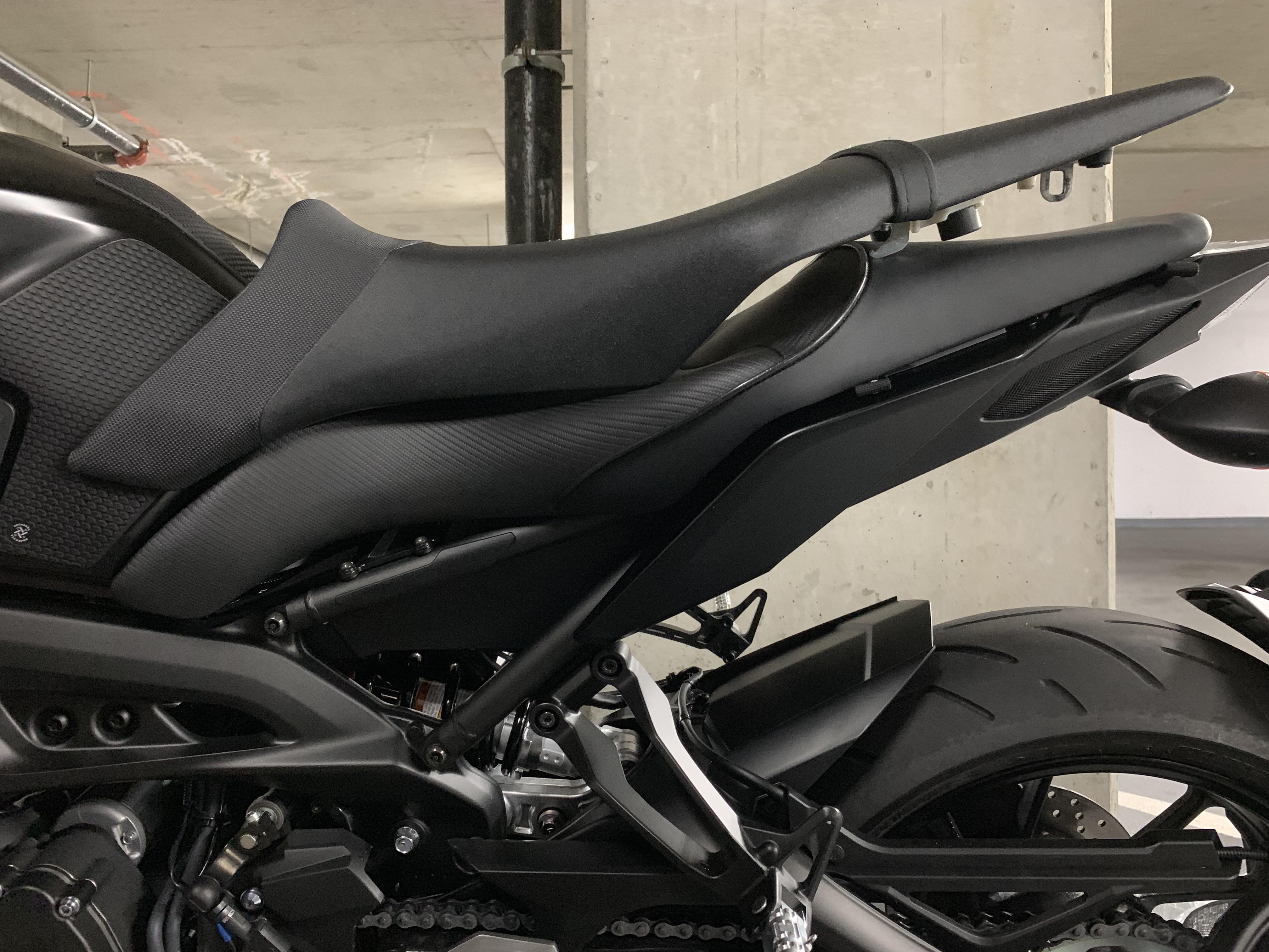 Sargent vs stock MT09 seat r/FZ09