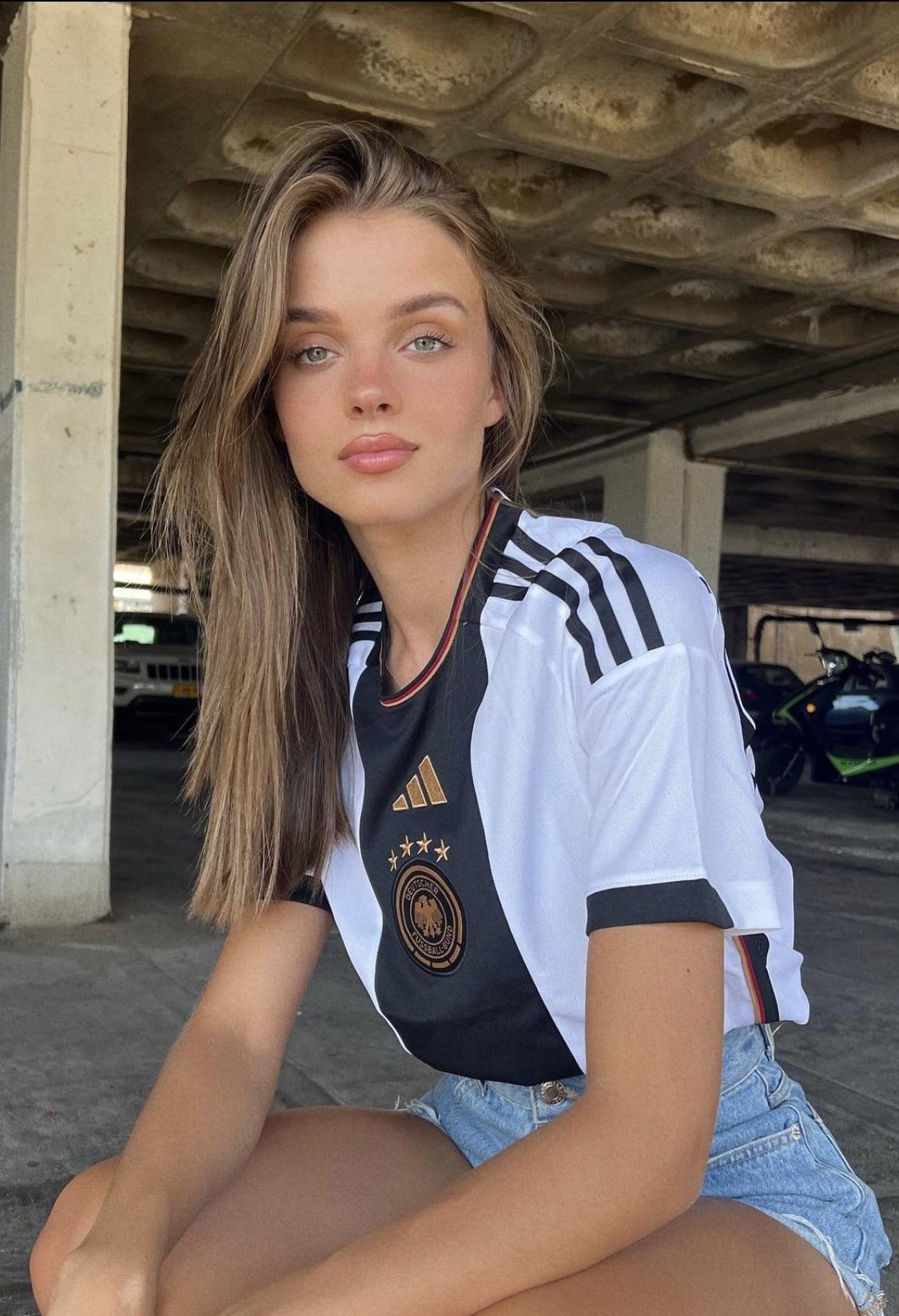 Anna Zak r/PrettyGirls