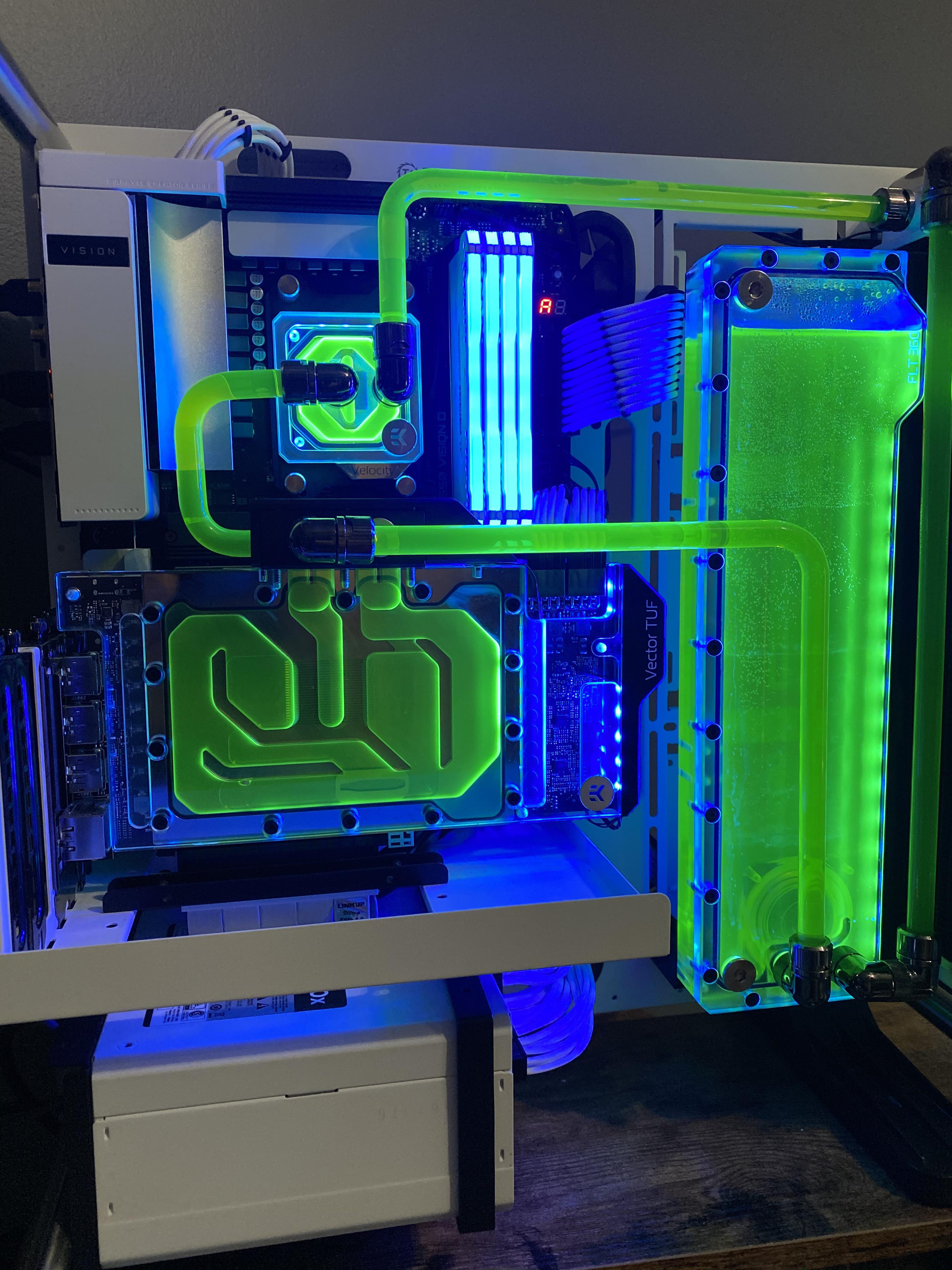 Thermal Take P3, Ryzen 5900x, 3080 running perfect 😍 r/watercooling