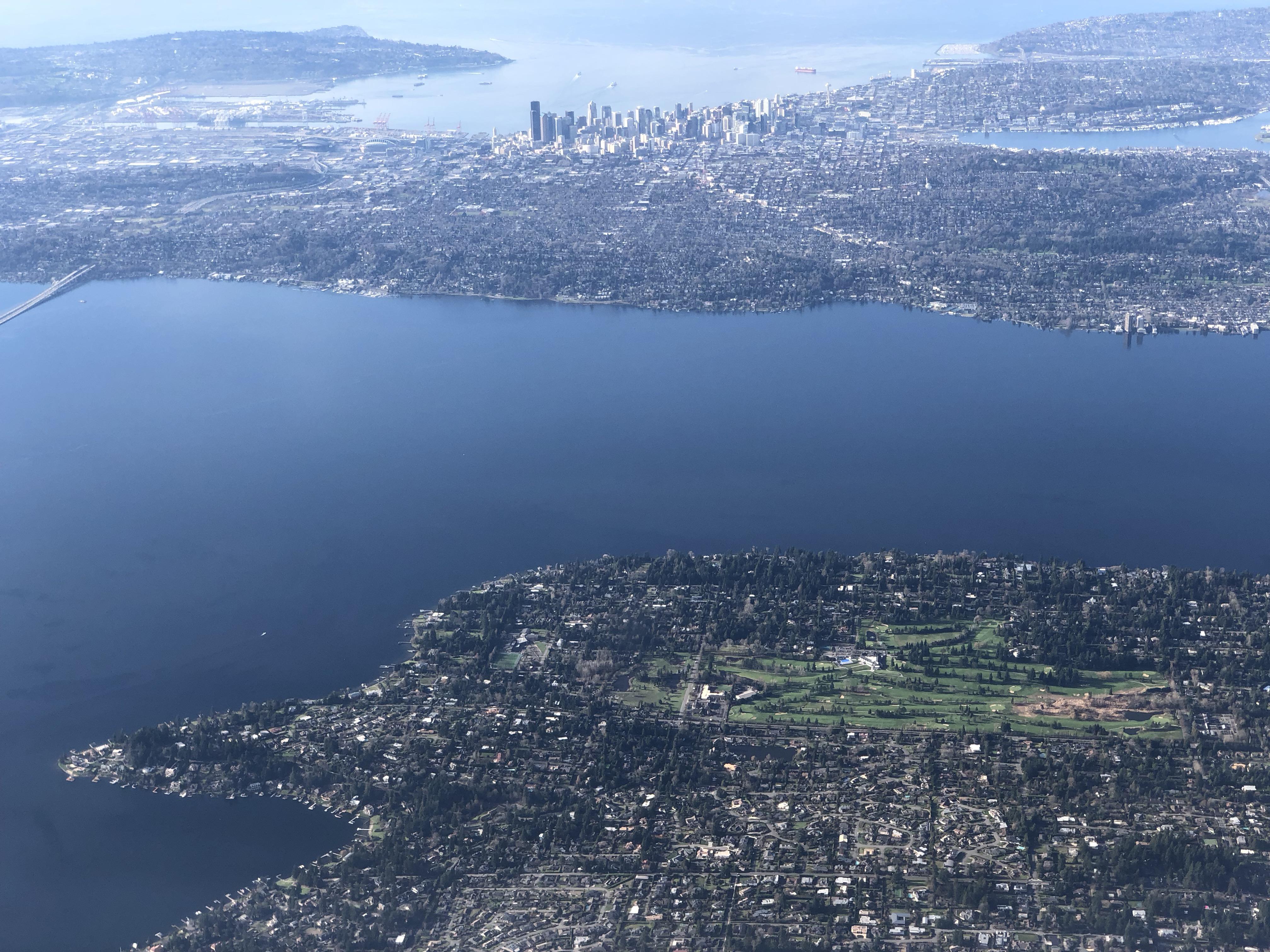 An absolutely day to fly into Seattle! ️ r/SeattleWA