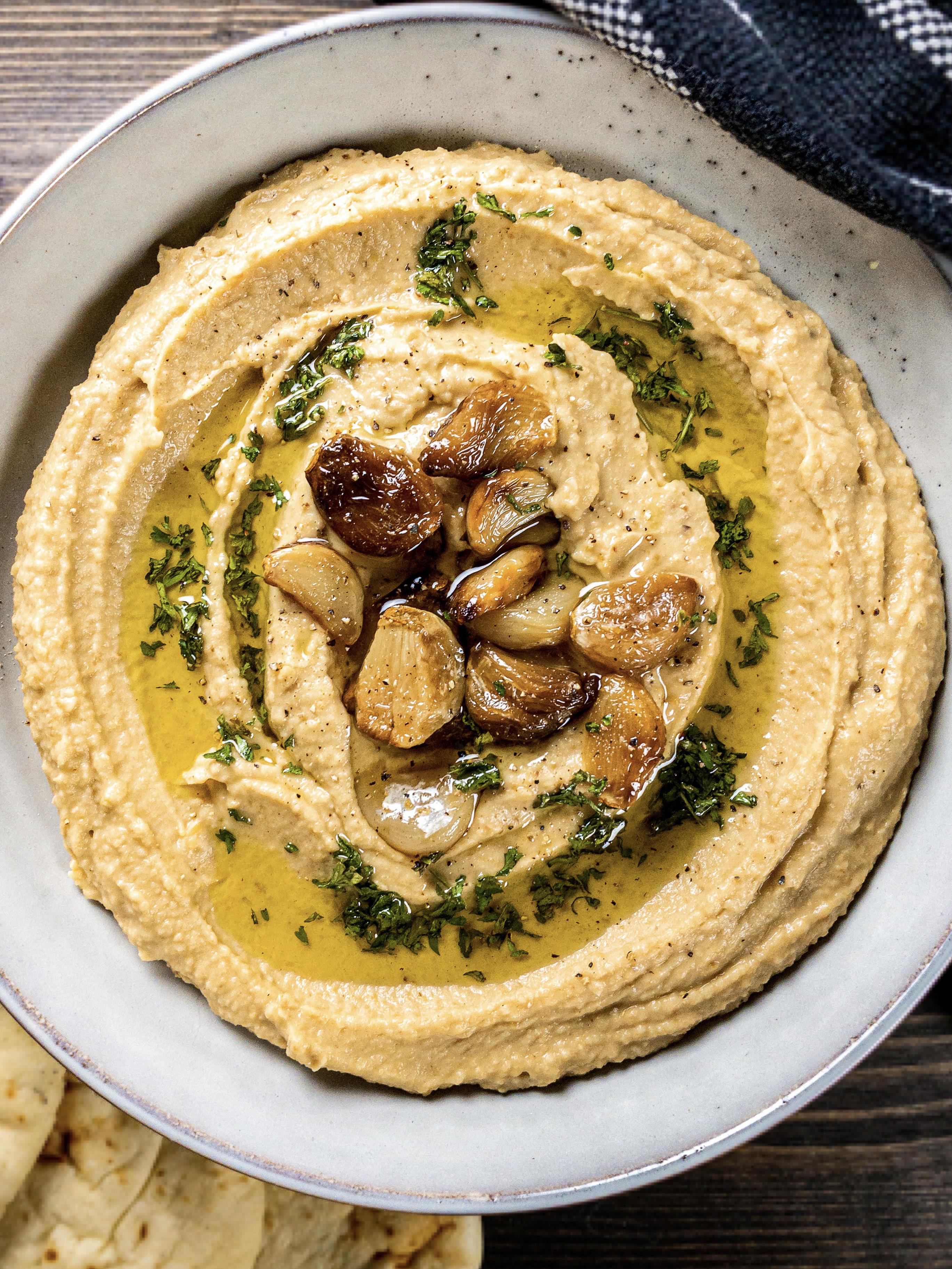 [Homemade] Roasted Garlic Hummus r/food