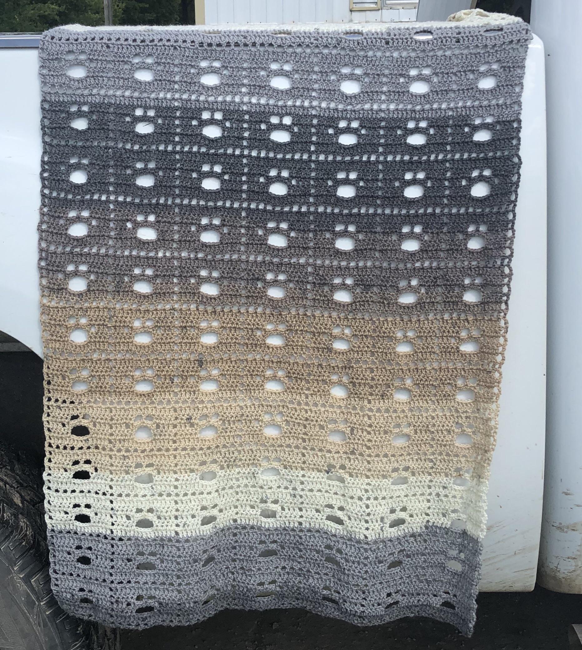 Just finished this Call the Veterinarian blanket 🤩 r/crochet