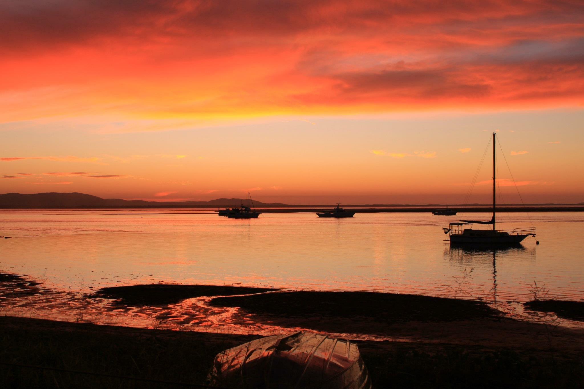 Sunset at 1770, Qld, Australia [OC] r/pics