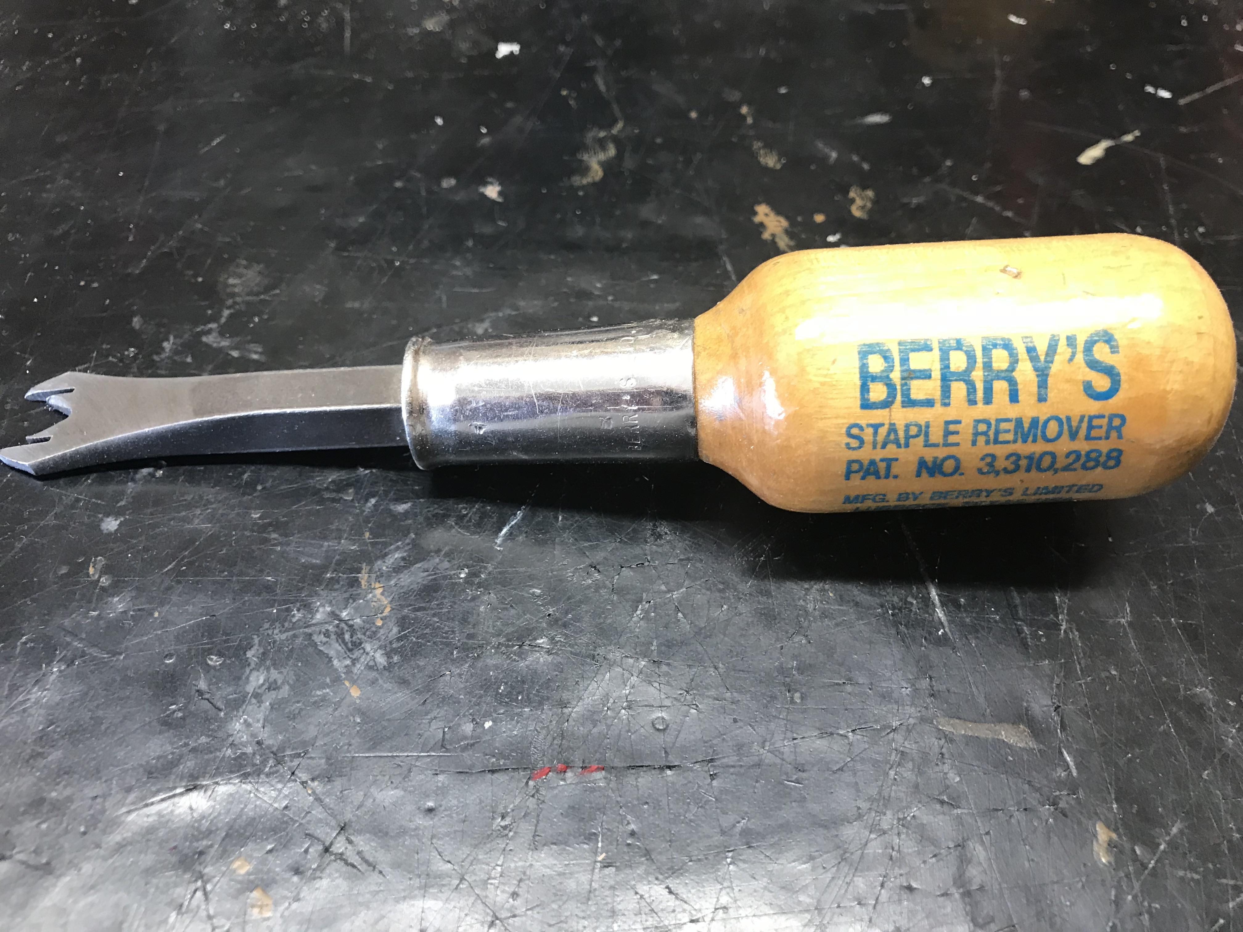 GREAT Staple Remover, Kind of a rare tool but I believe still being