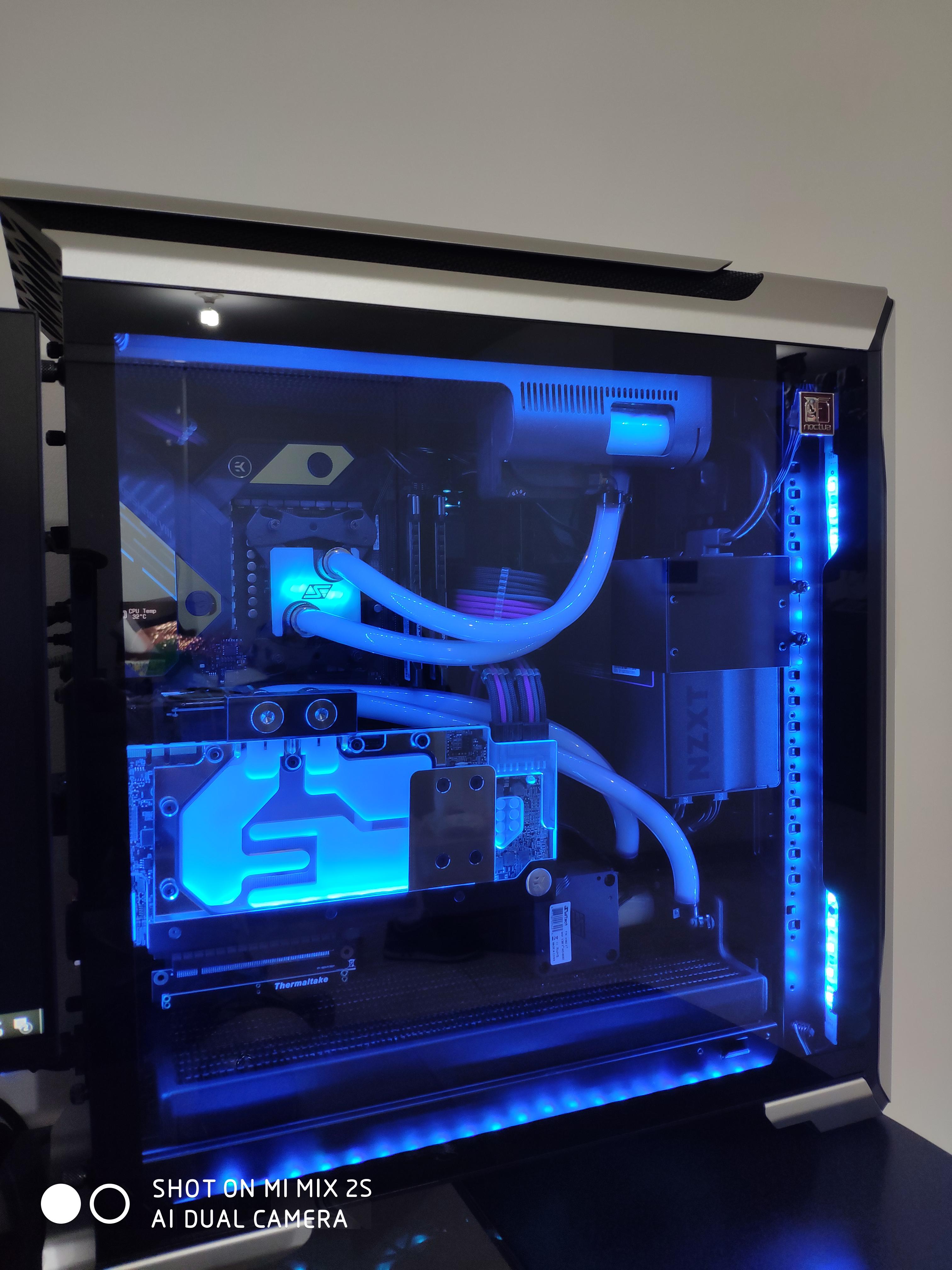 My ryzen 3900x build, 2 pumps, 2 360 radiator, conductonaut, 6 fans