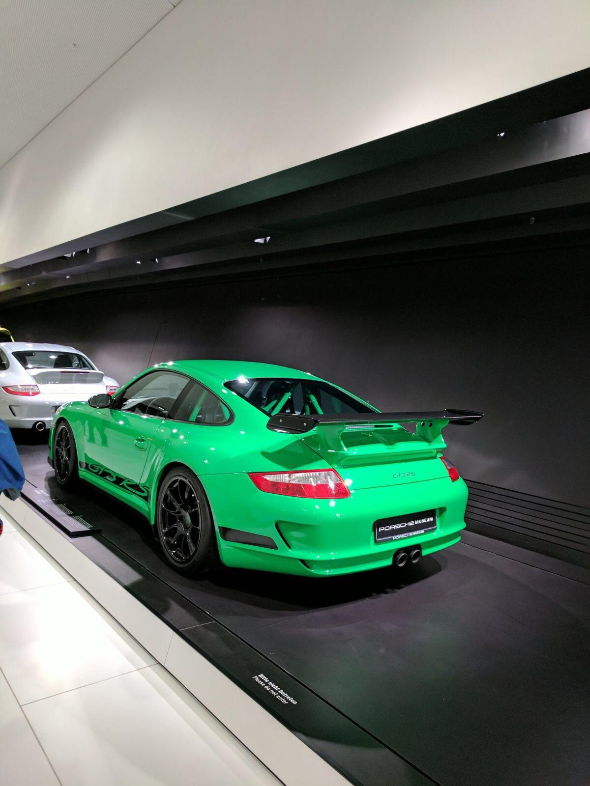 One of the most beautiful colors ever manufactured for a 911. r/carporn