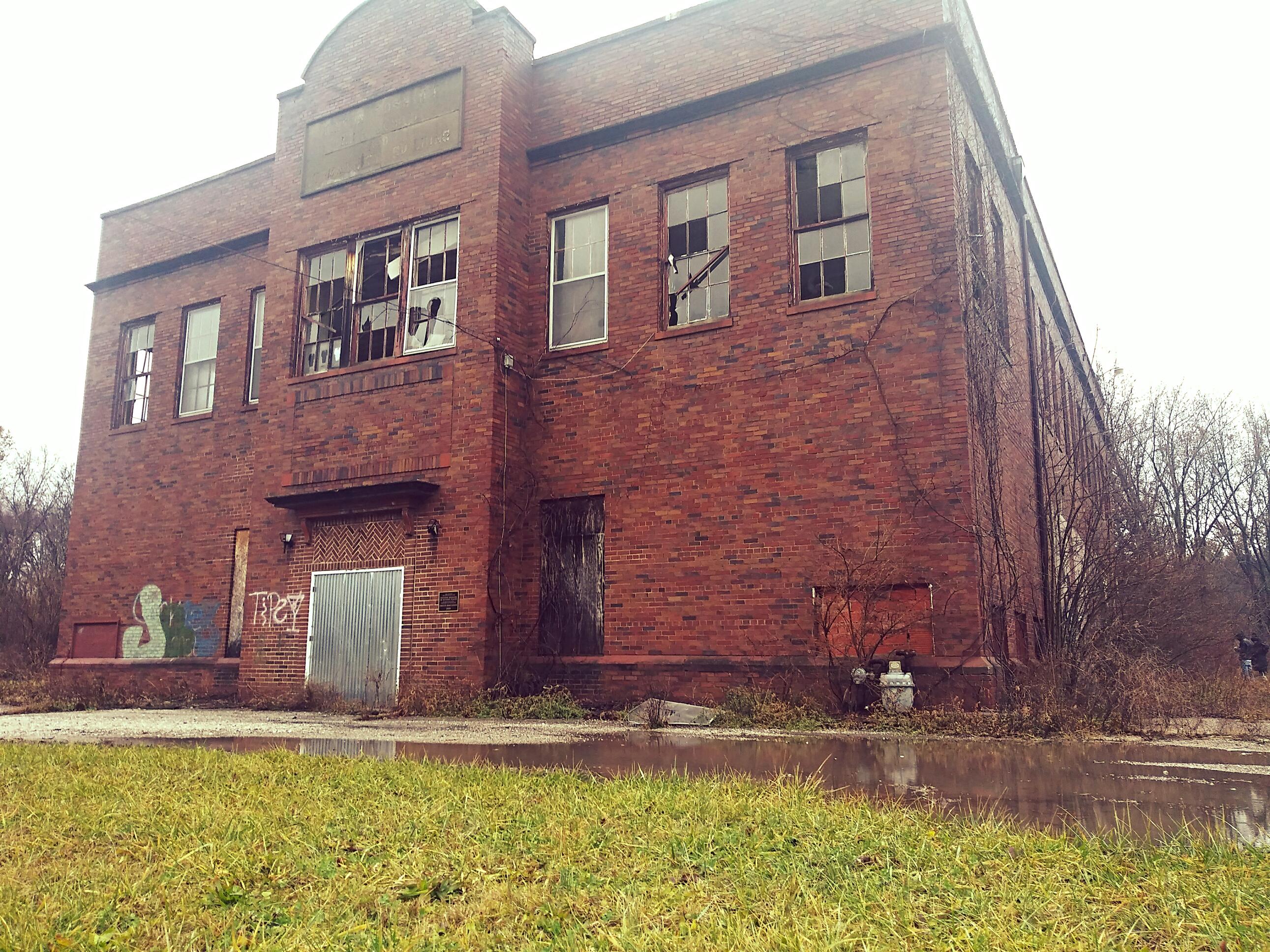 Abandoned Indiana Highschool left to decay r/urbanexploration