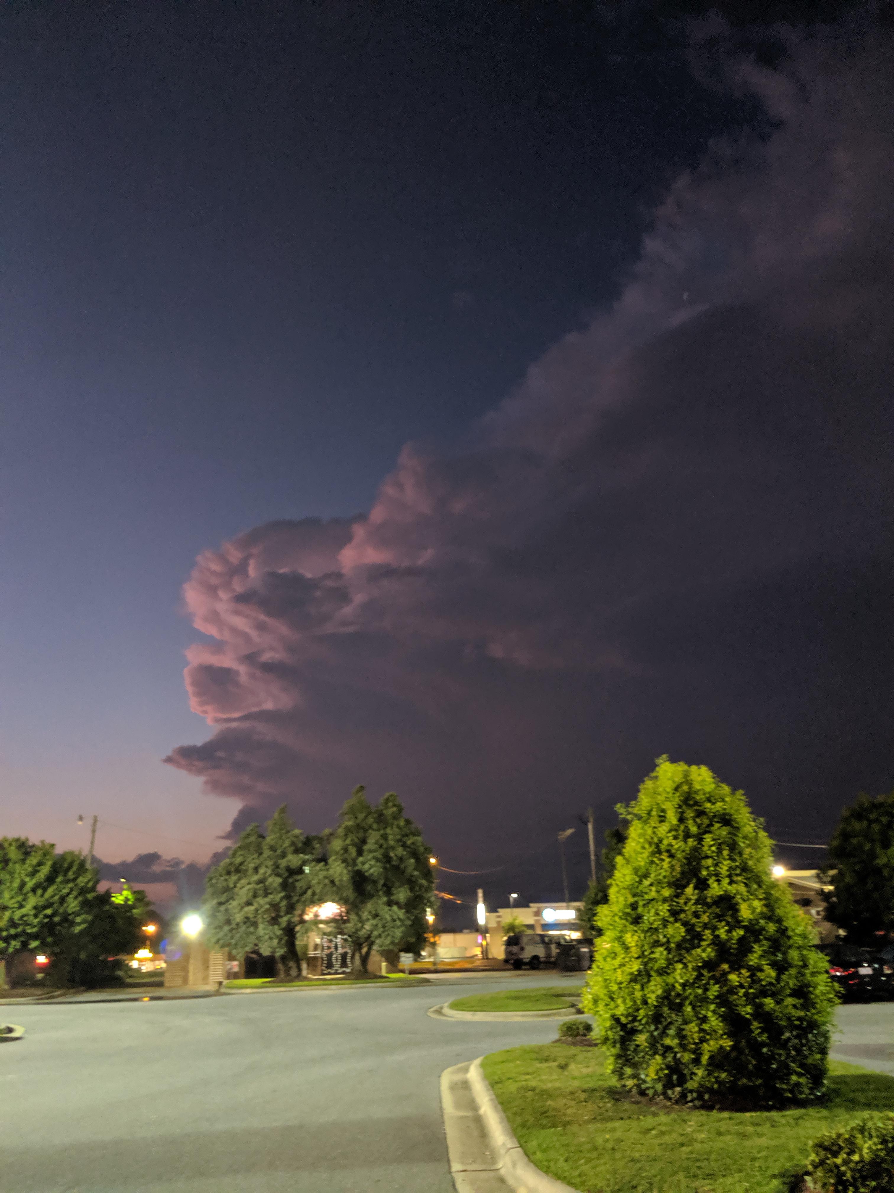 Big storm rolling into Greenville, NC last night r/SkyPorn