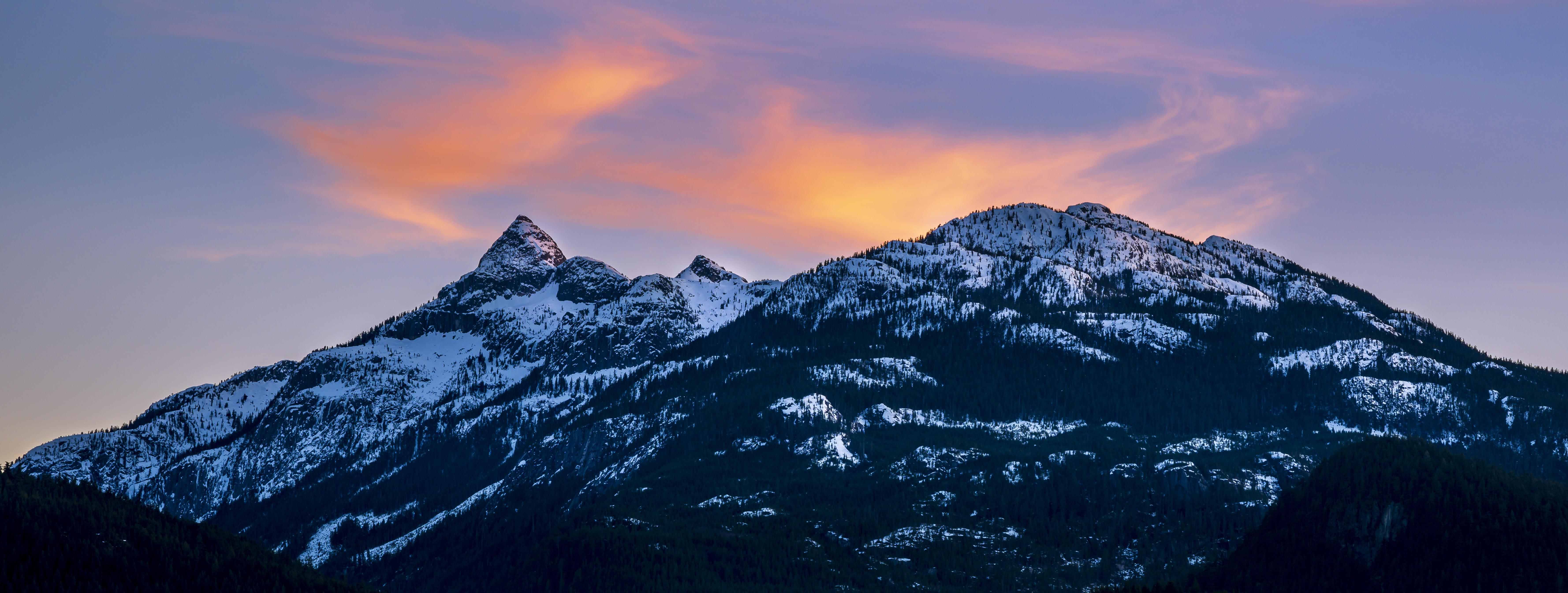 Some folks in Squamish (Garibaldi Highlands) have literally that view 🙀 r/britishcolumbia
