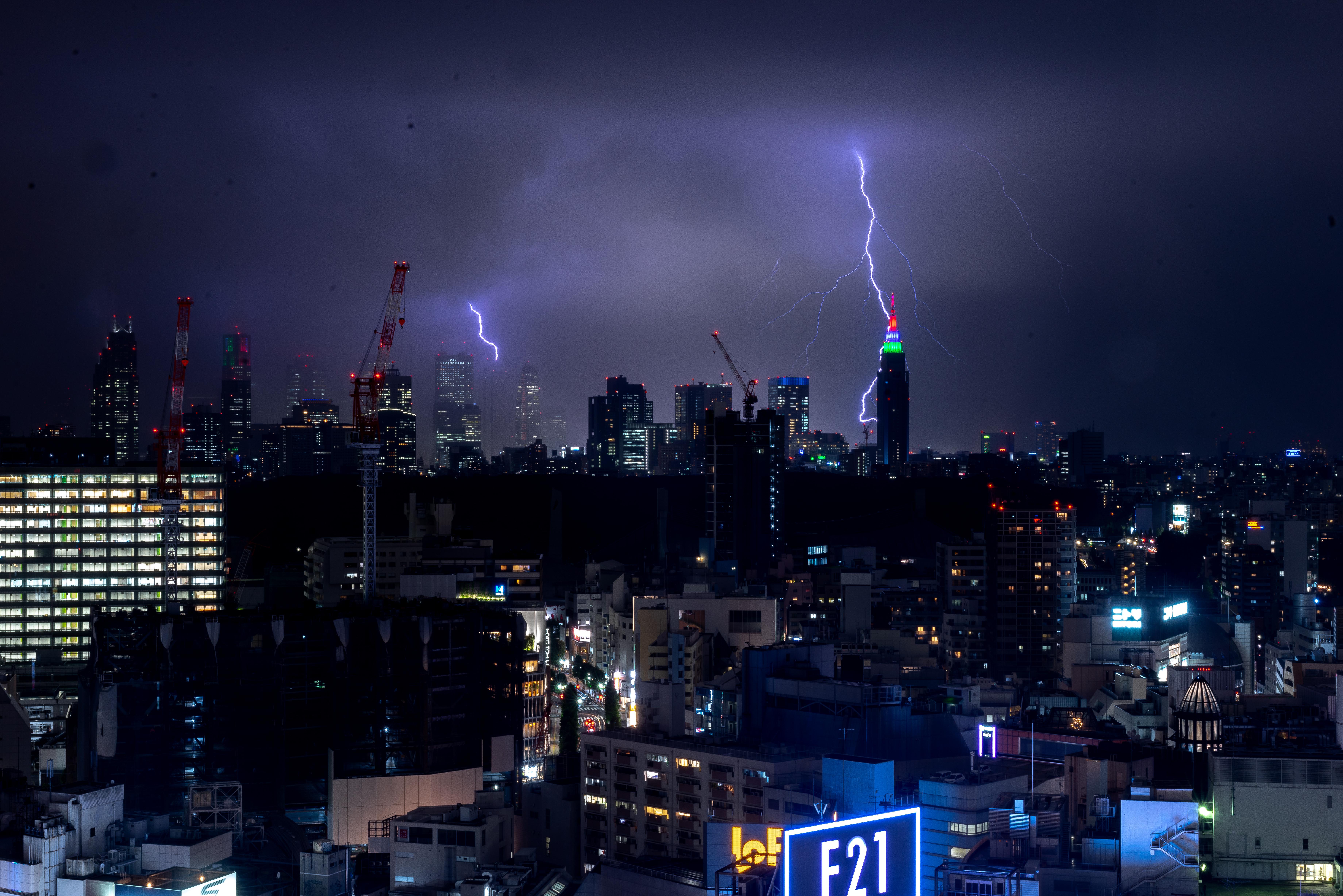 ITAP of lightning storm over Shinjuku in Tokyo, Japan r/itookapicture