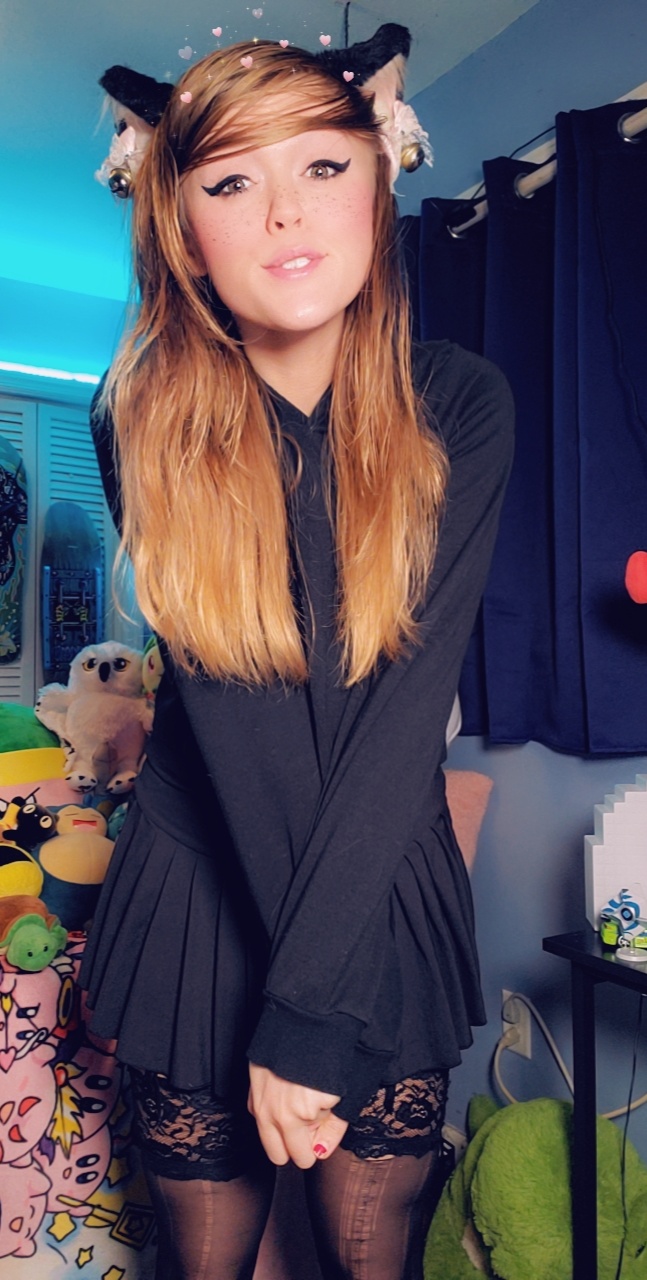 Feeling kinda down today.. but doing a dancing stream! It would mean lots if you supported me