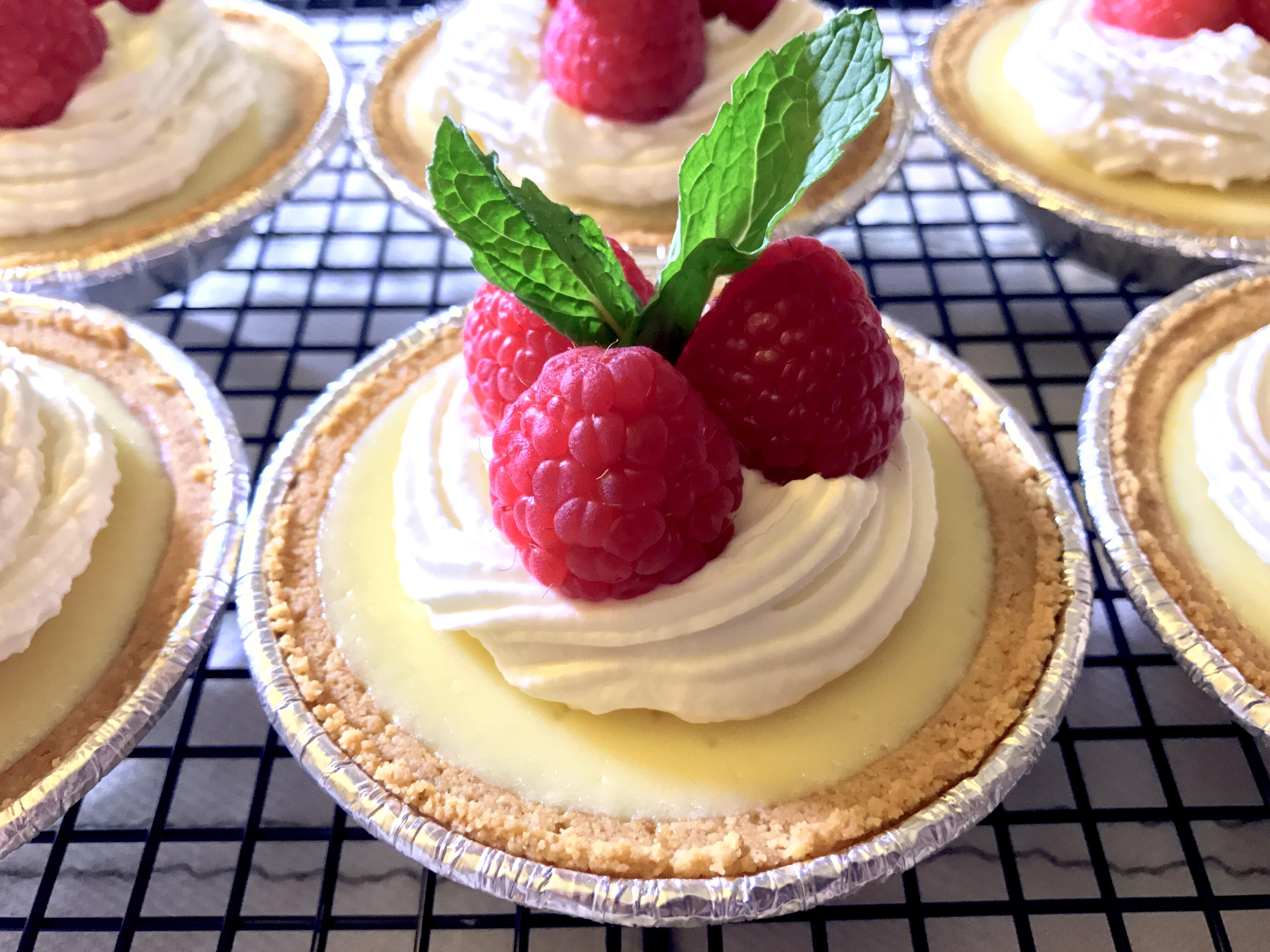 [Homemade] Mini cheesecakes topped with whipped cream, white chocolate