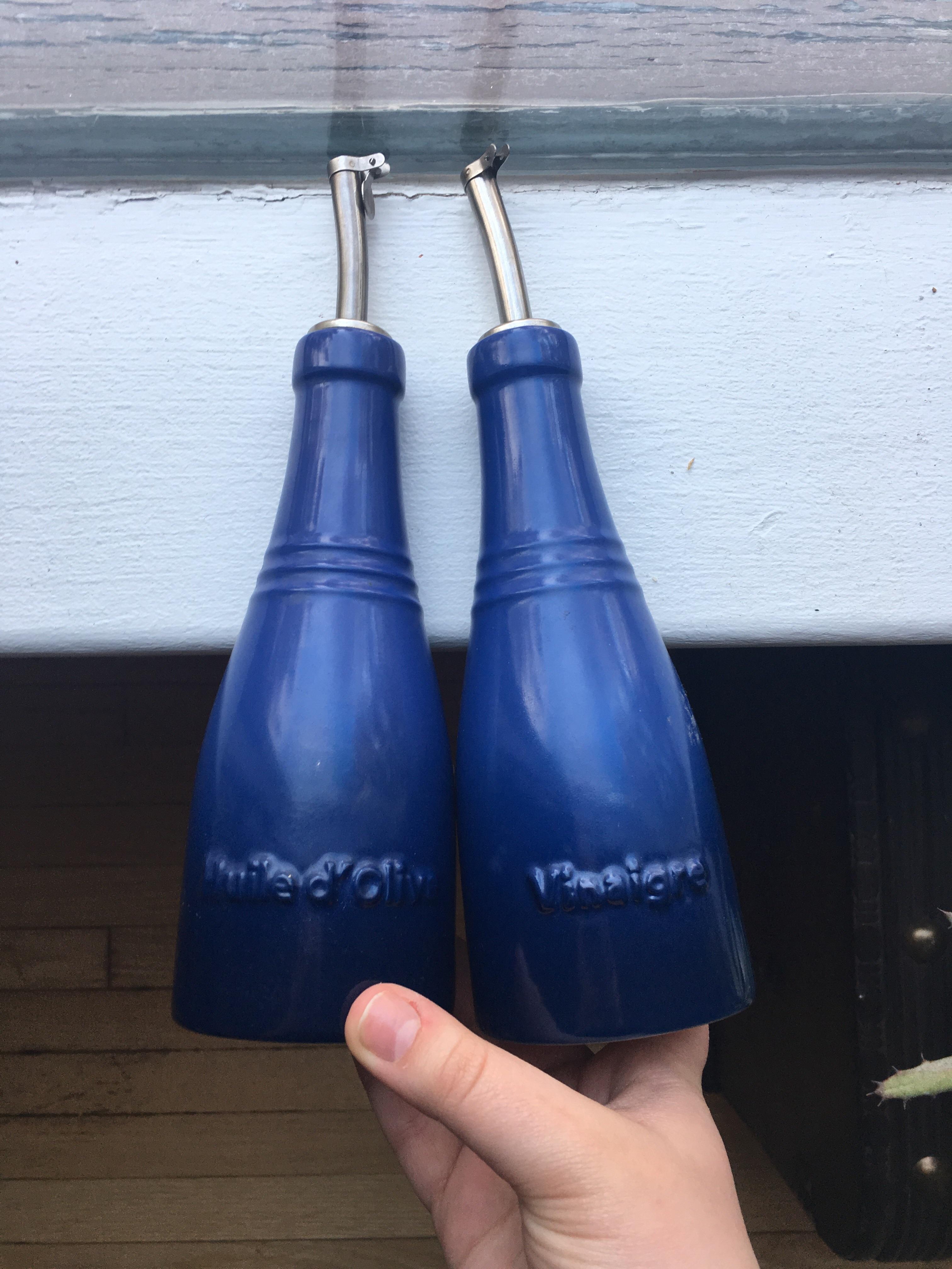 Le Creuset Olive Oil & Vinegar bottles (4 for the set) r