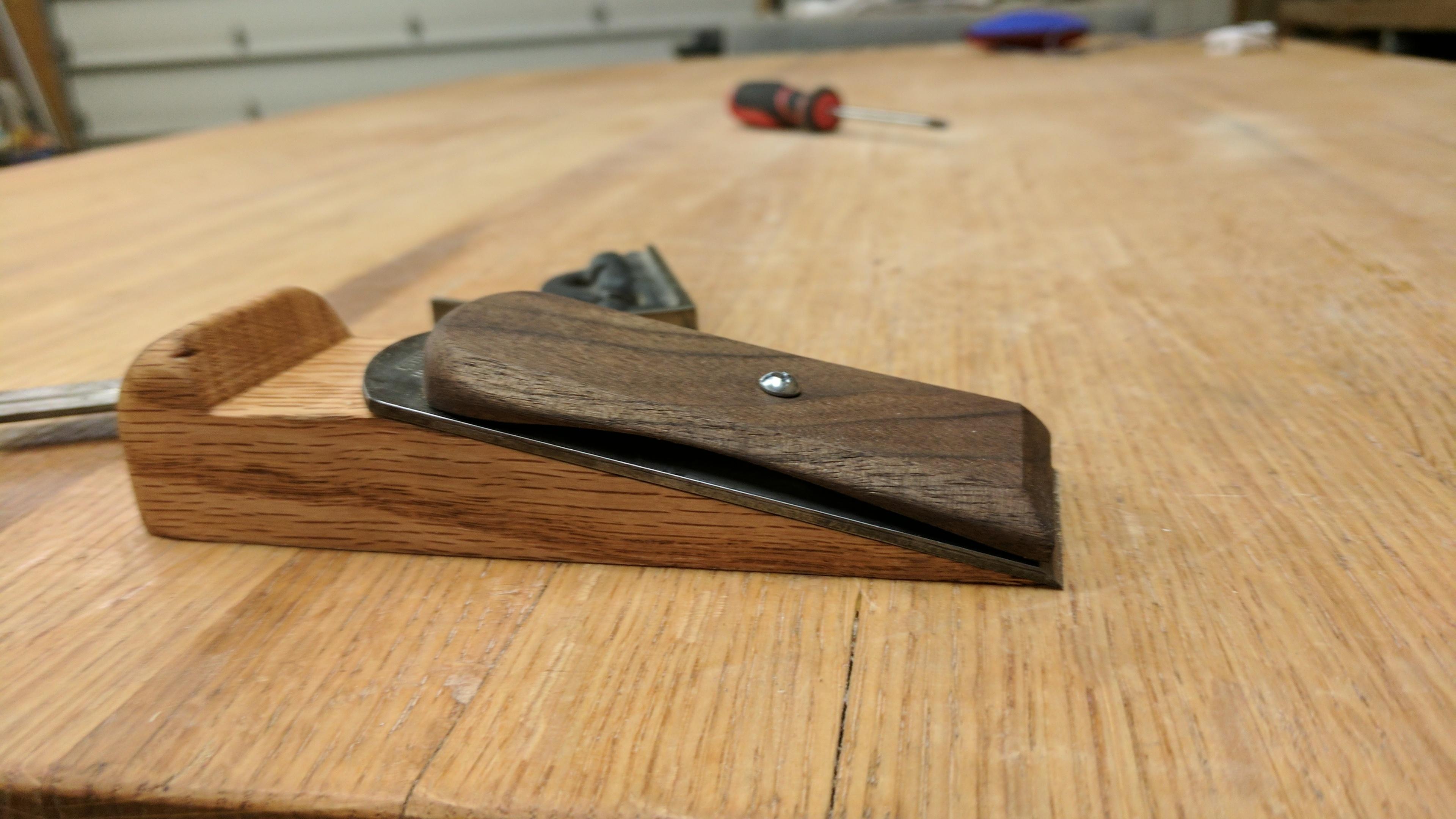 I made this chisel plane from scraps, now I have a good way to clean glue lines. r/woodworking