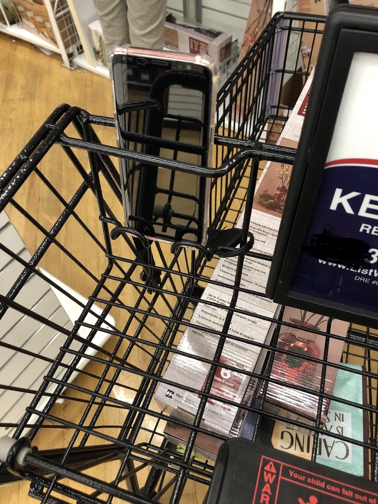 Phone holder on the shopping cart r/mildlyinteresting