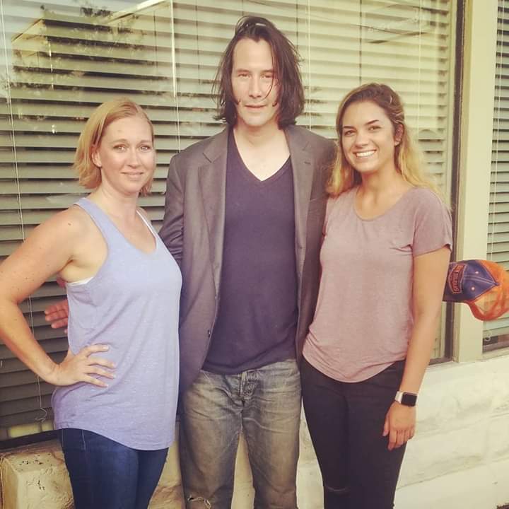 Keanu posing in Covington tonight with his famous hover hands. r