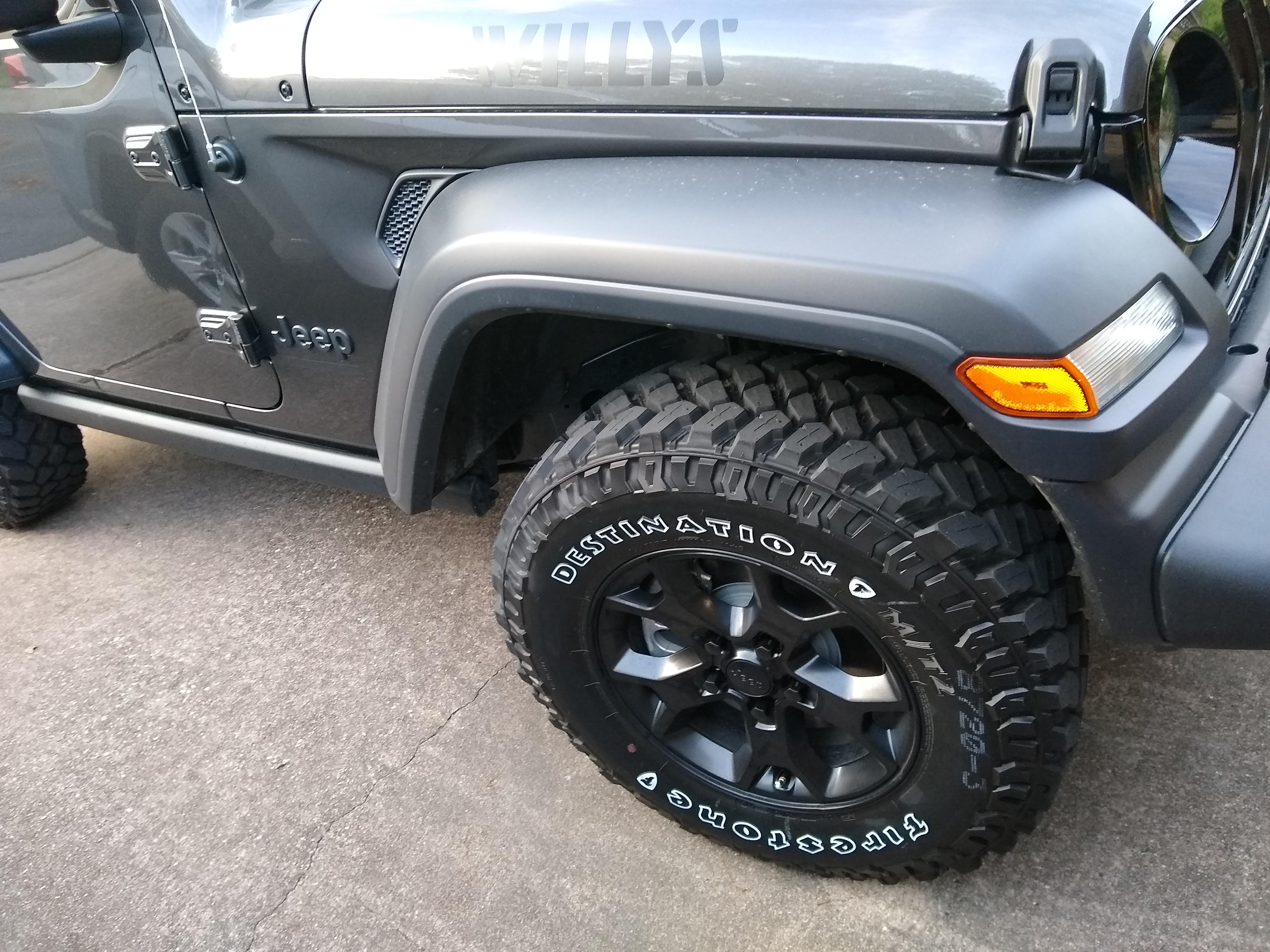 Well, our brand new 2020 Wrangler Willys finally has black lugs. She