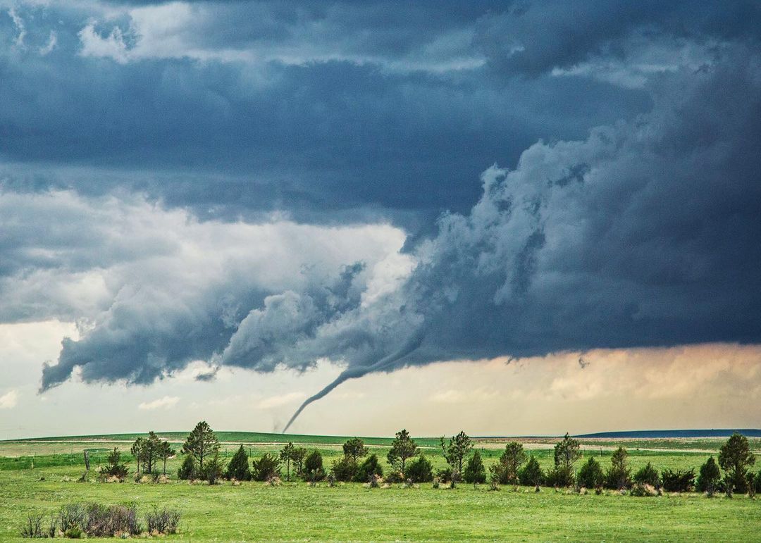 🔥 Tornado captured west of Akron, Colorado (Photo credit to Nenah