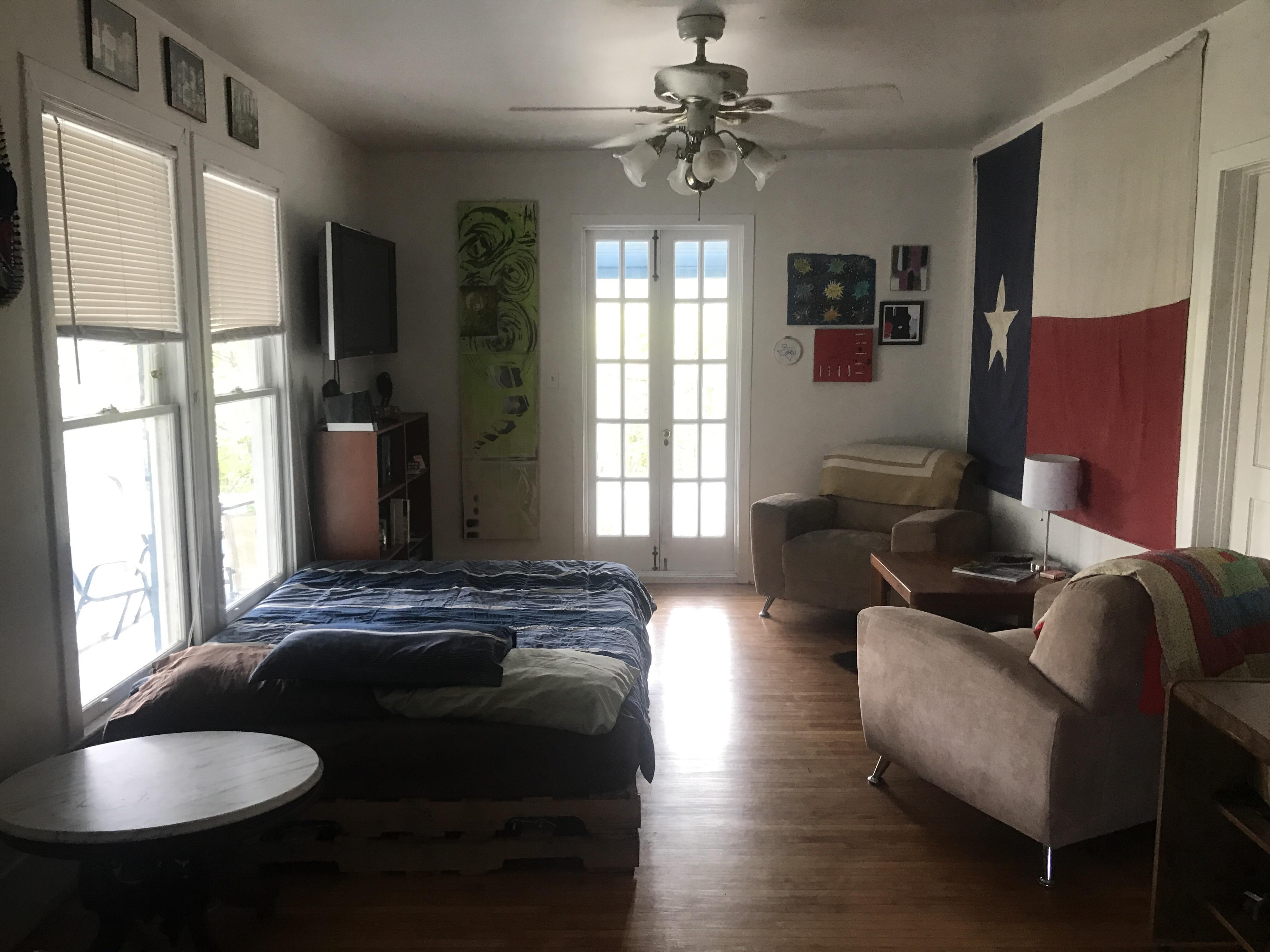 Finally got my living room/bedroom set up r/malelivingspace