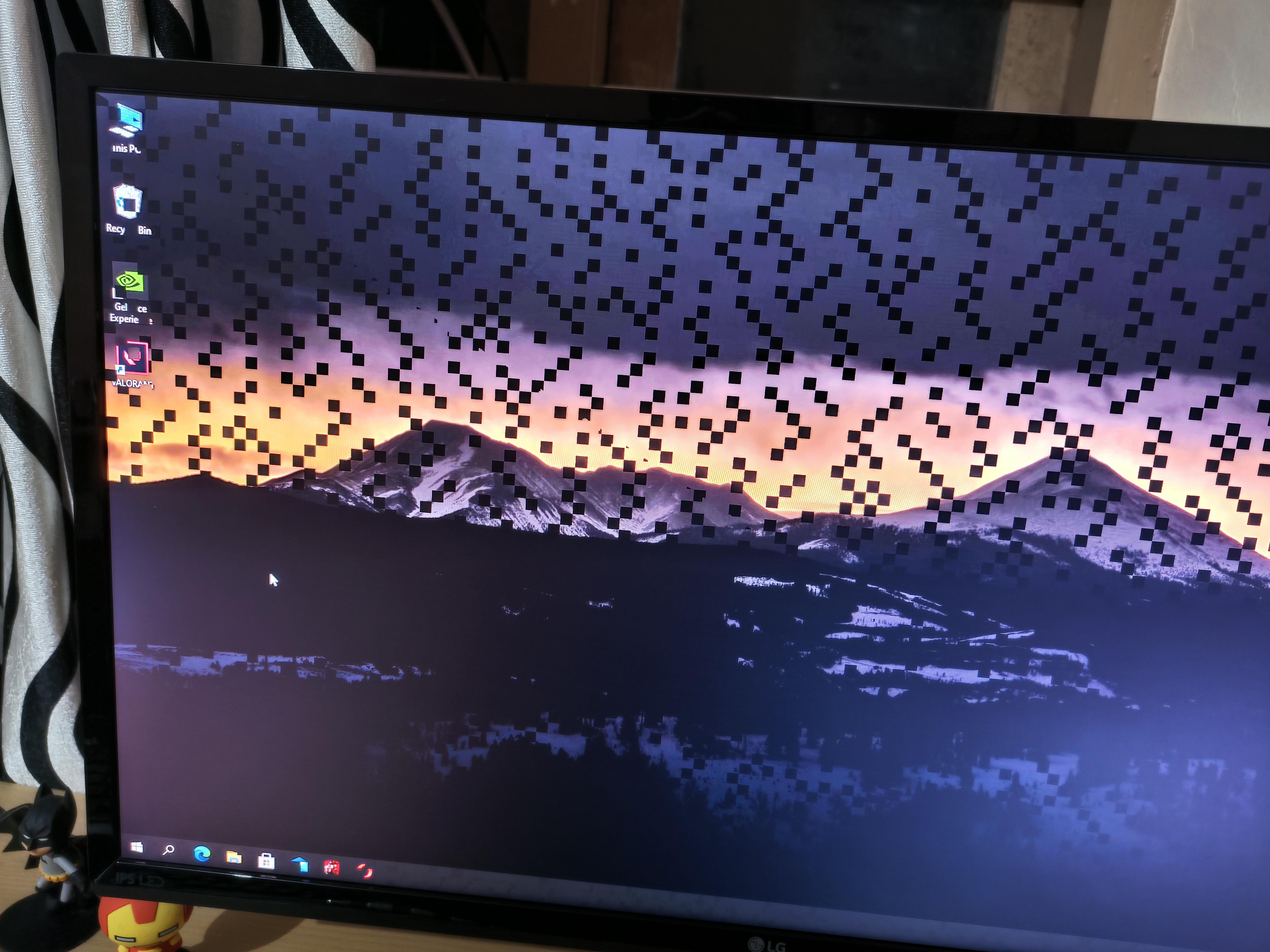 Black pixels all over the screen and the PC restarts on its own. What could be the problem? r