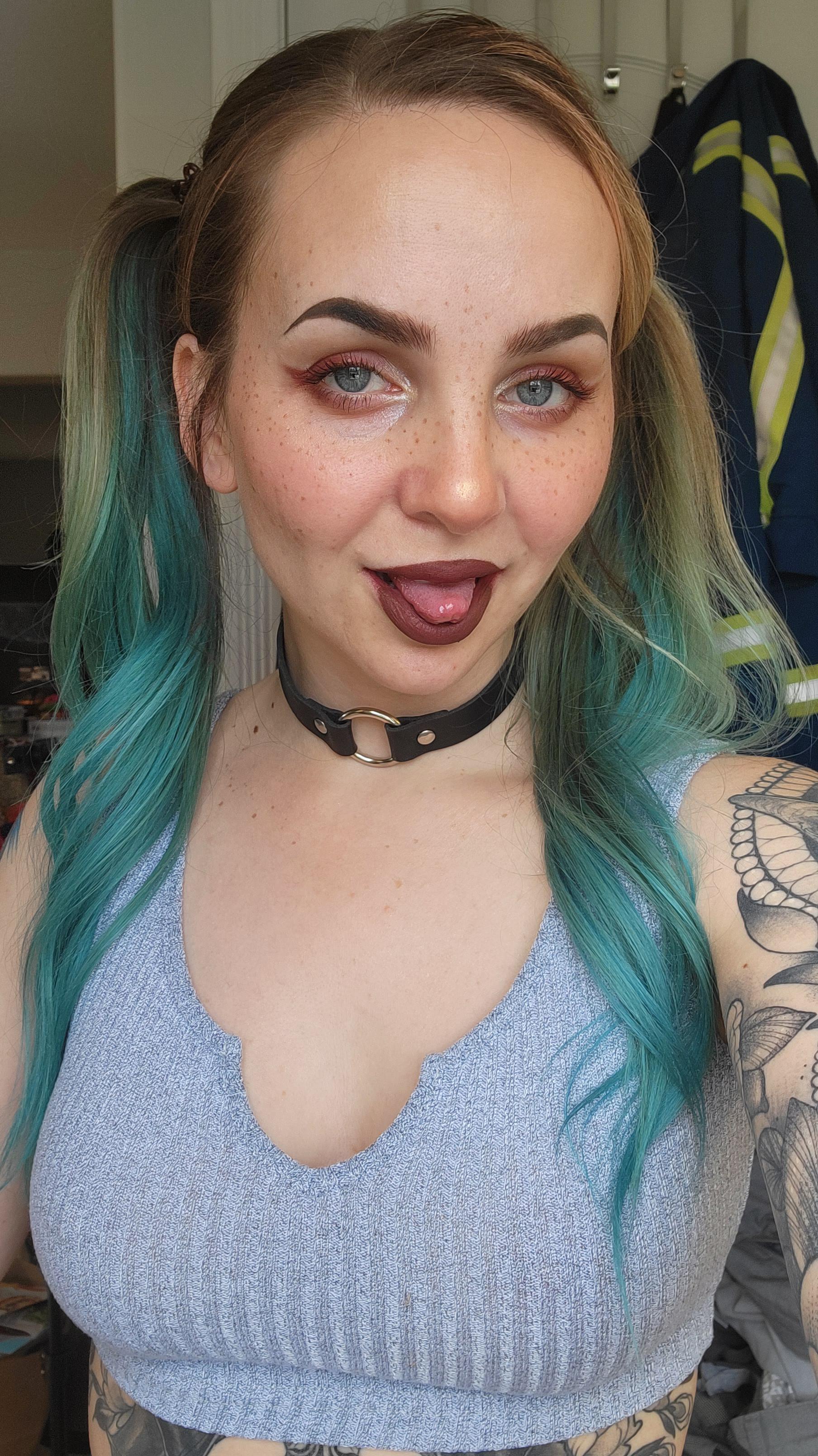 Hello, my name is AlienTrashKitty. I like to match my hair to my eyes