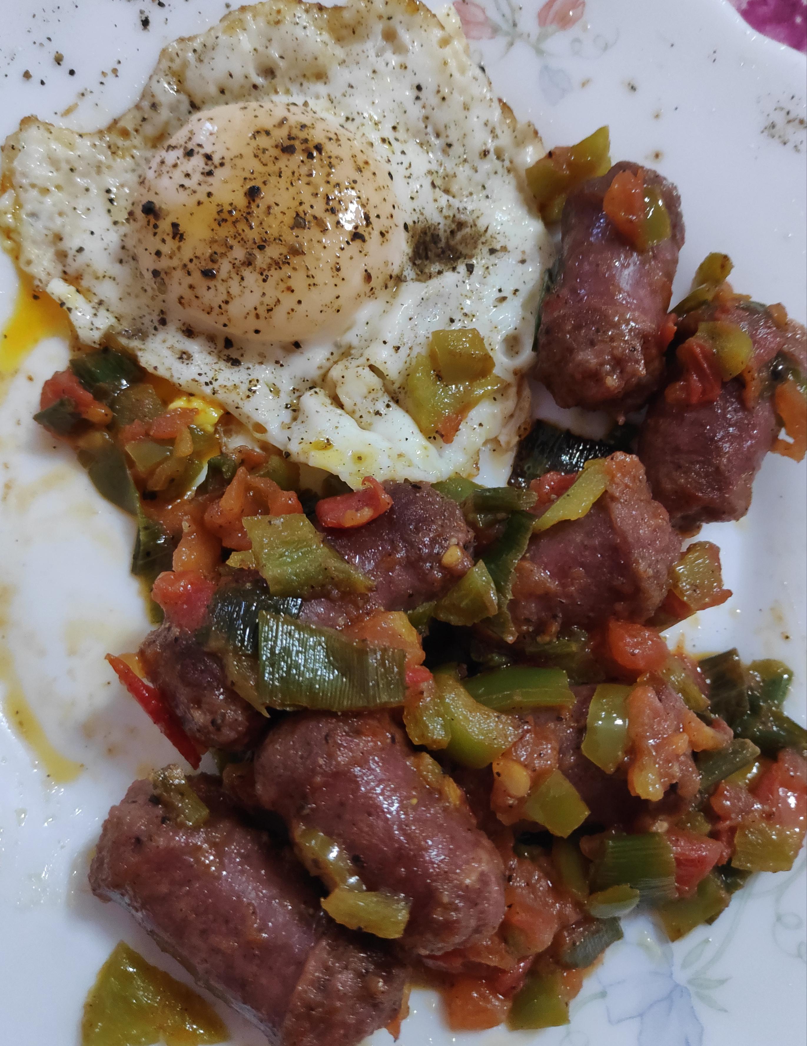 Traditional Mediterranean halal sausage and eggs. Yum! r/ketorecipes