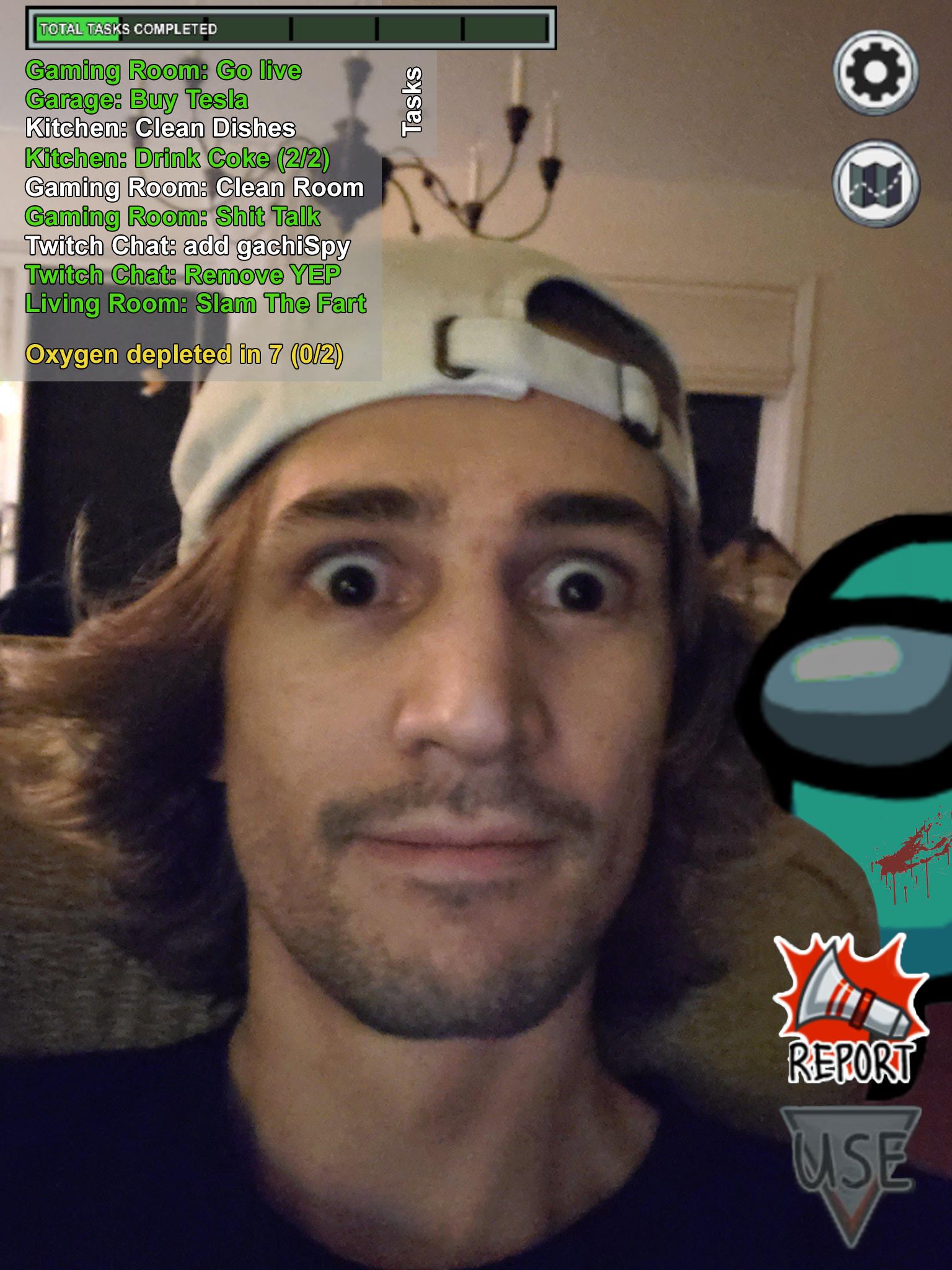 Oh no xQc behind you! r/xqcow