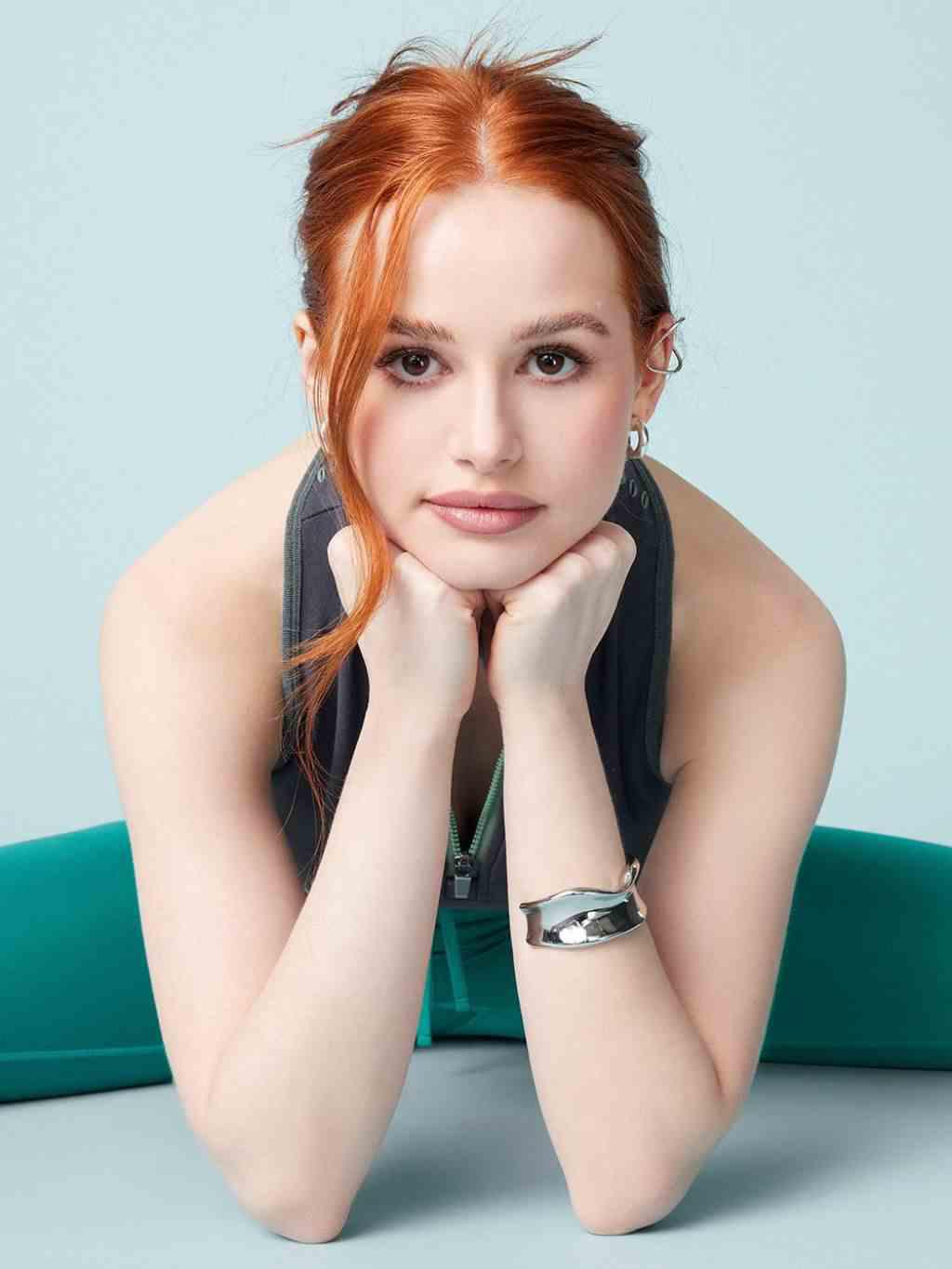 If she stares at you like this wwyd ? r/MadelainePetsch