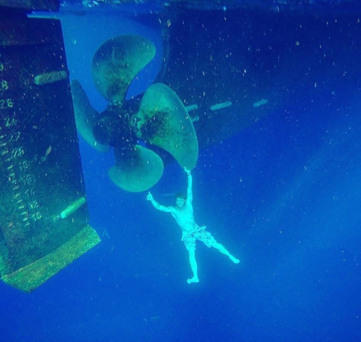 A propeller, a man, and the great blue depths r/thalassophobia