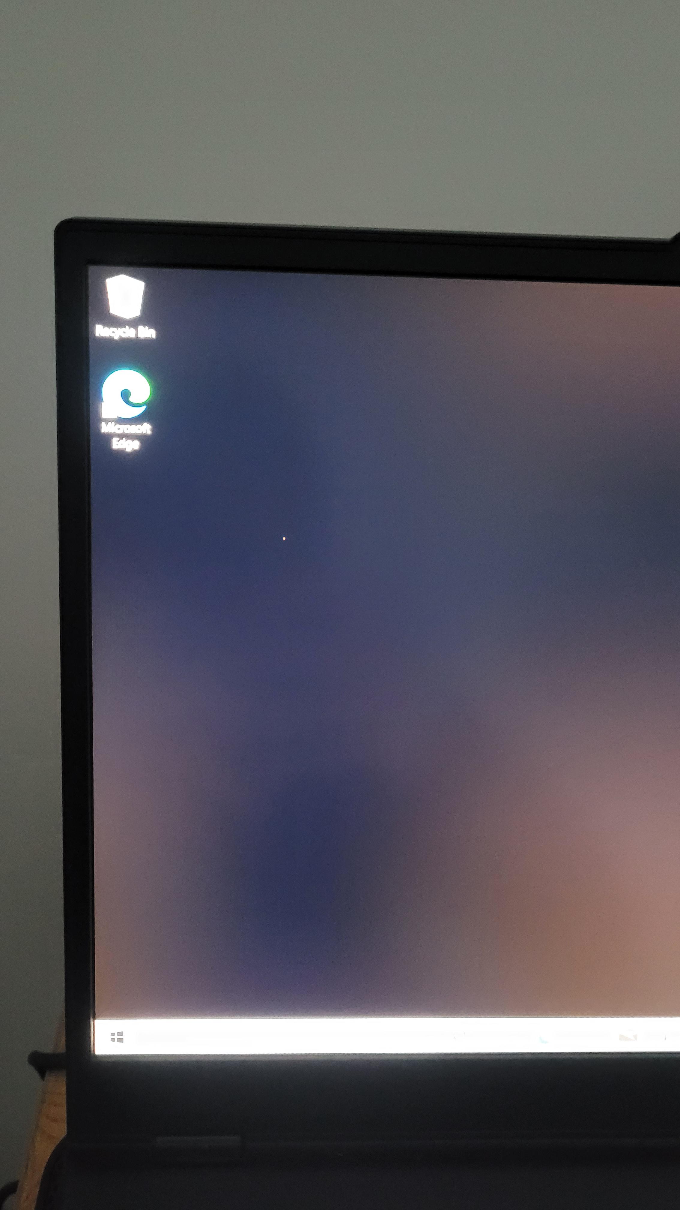 Brand new laptop. Red dot on the screen. Anyone had this? r/LenovoLegion