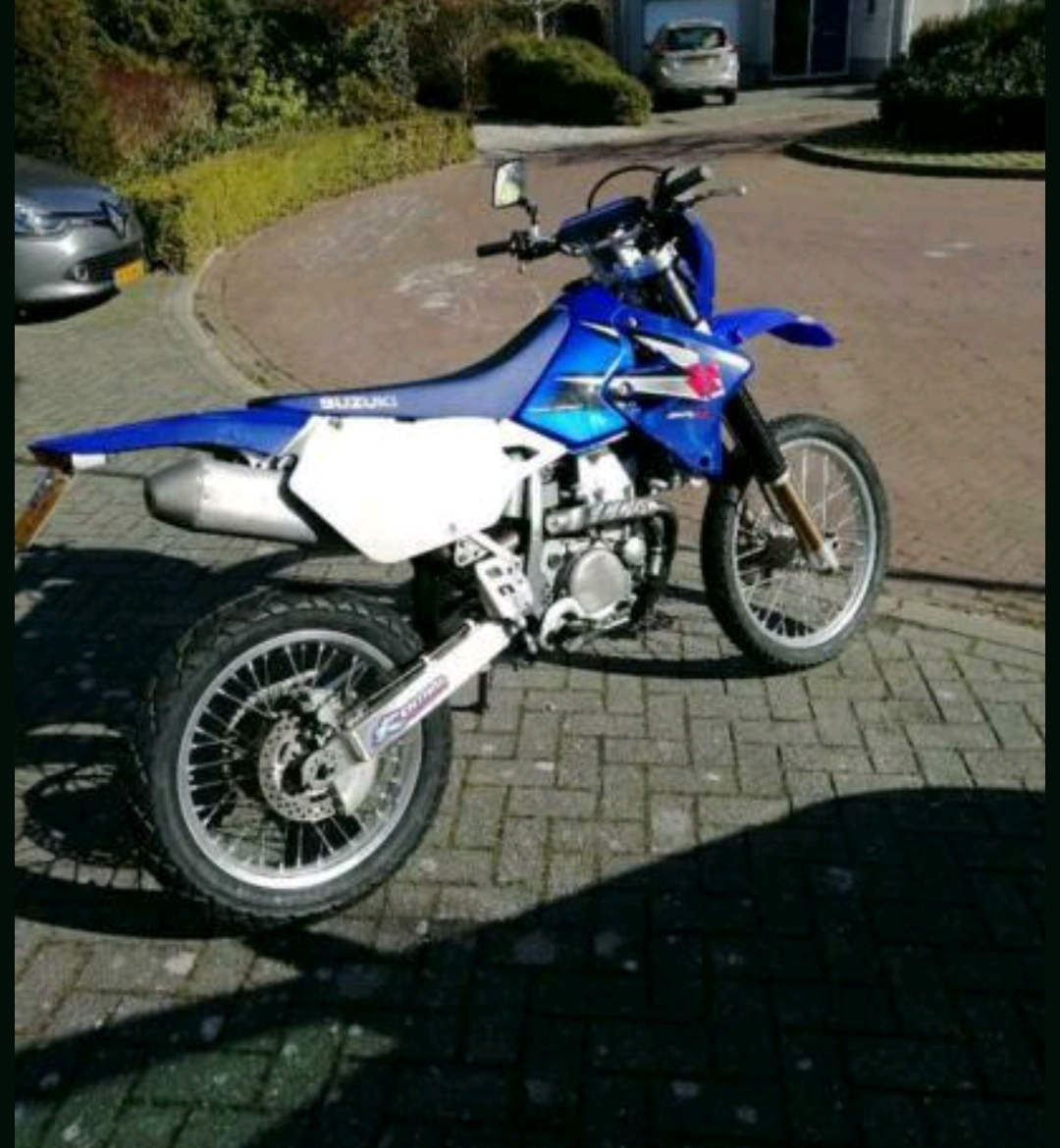 Anyone knows what exhaust this is? : r/DRZ400