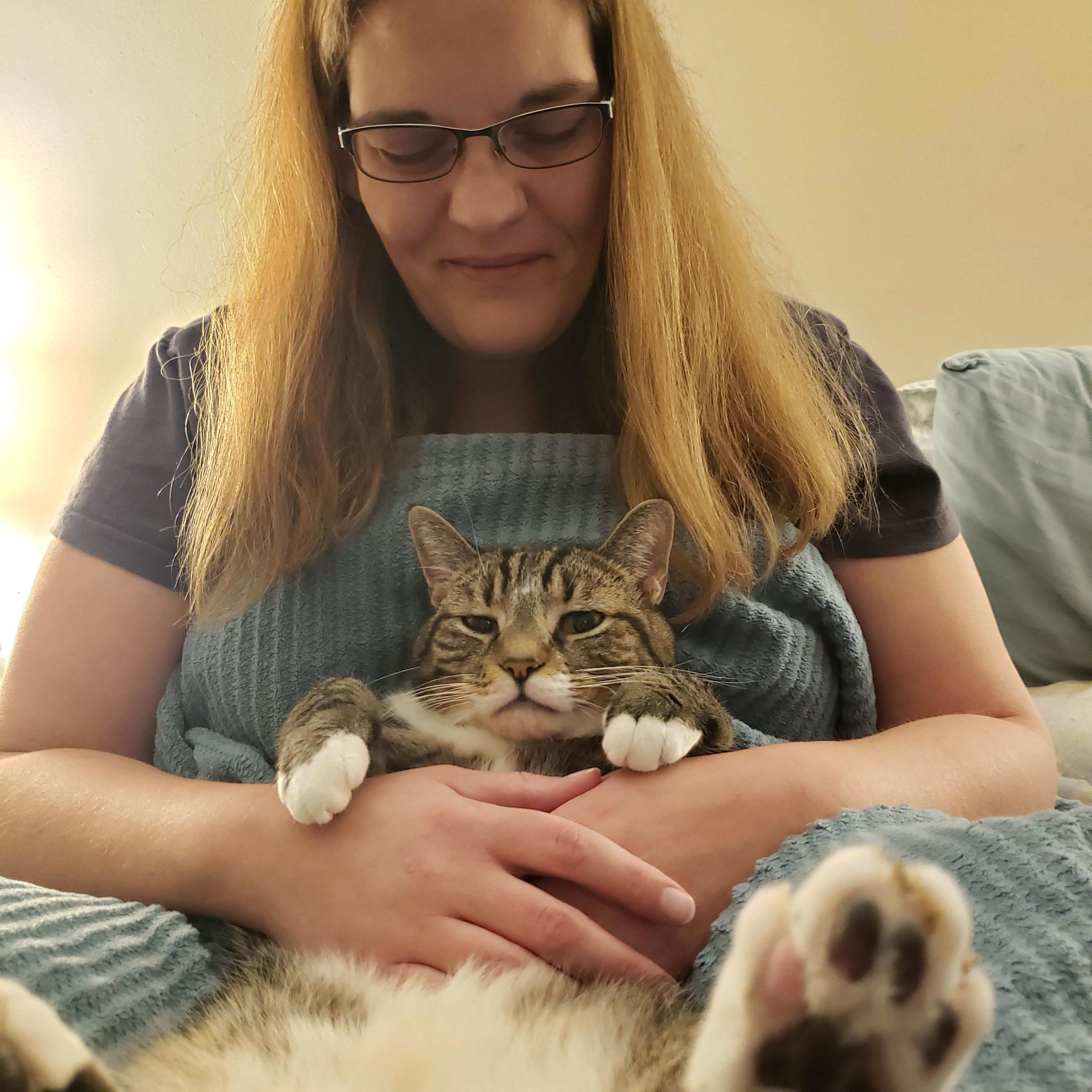 Mr. Jones and Mommy 🕶😻 r/PeanutWhiskers