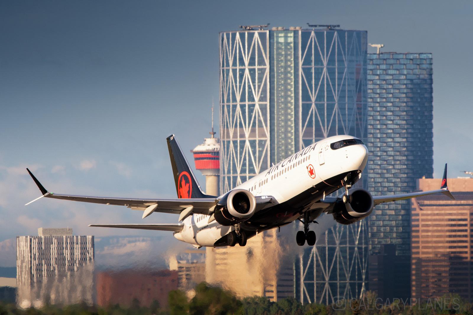 Air Canada MAX departing Calgary r/aviation