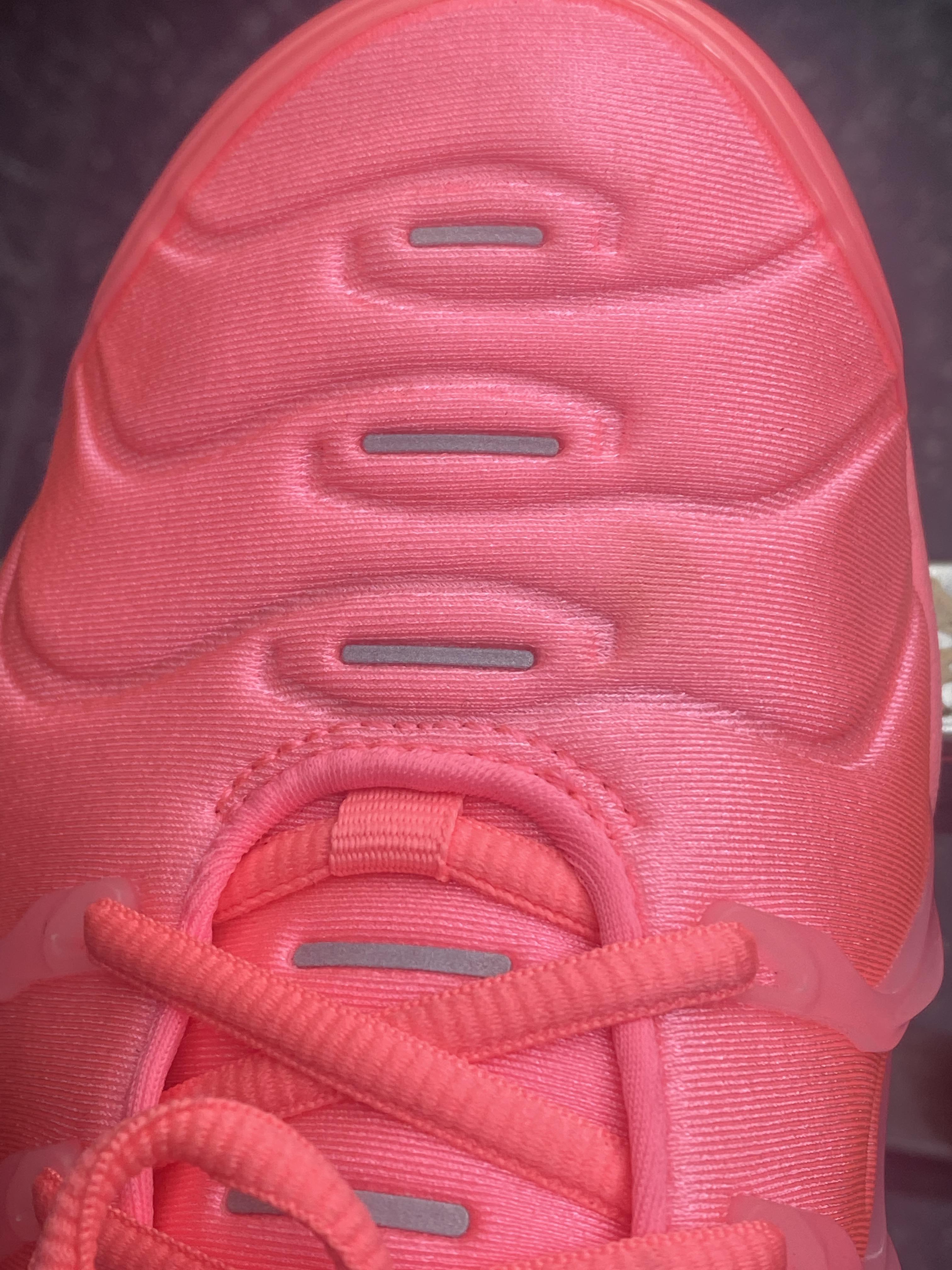 How can I clean this stain off of Air Vapormax Plus r/Shoes